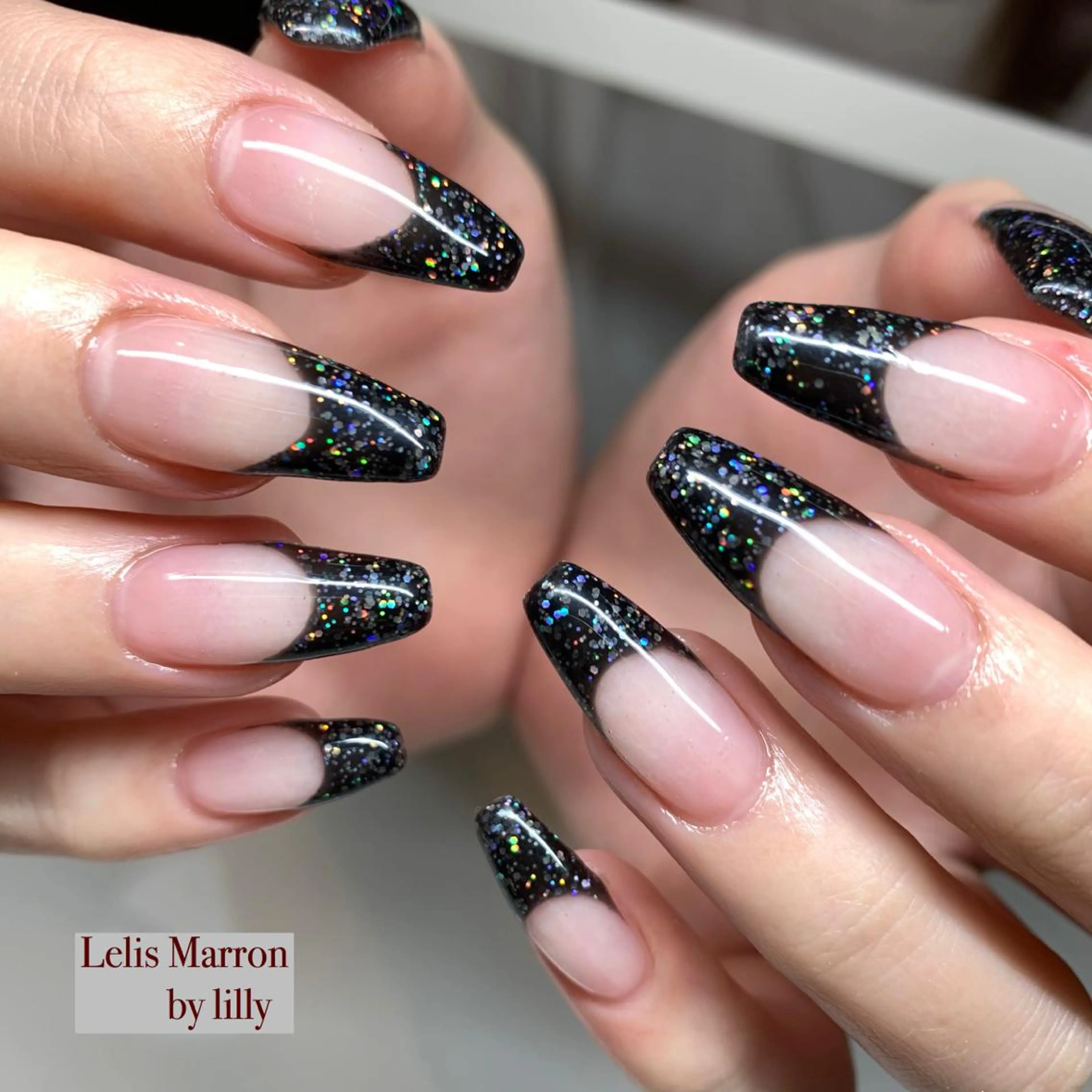 ロング ネイル ロング フレンチネイル ラメ(グリッター) ロングネイル ハンドネイル 岸 侑李のネイルデザイン