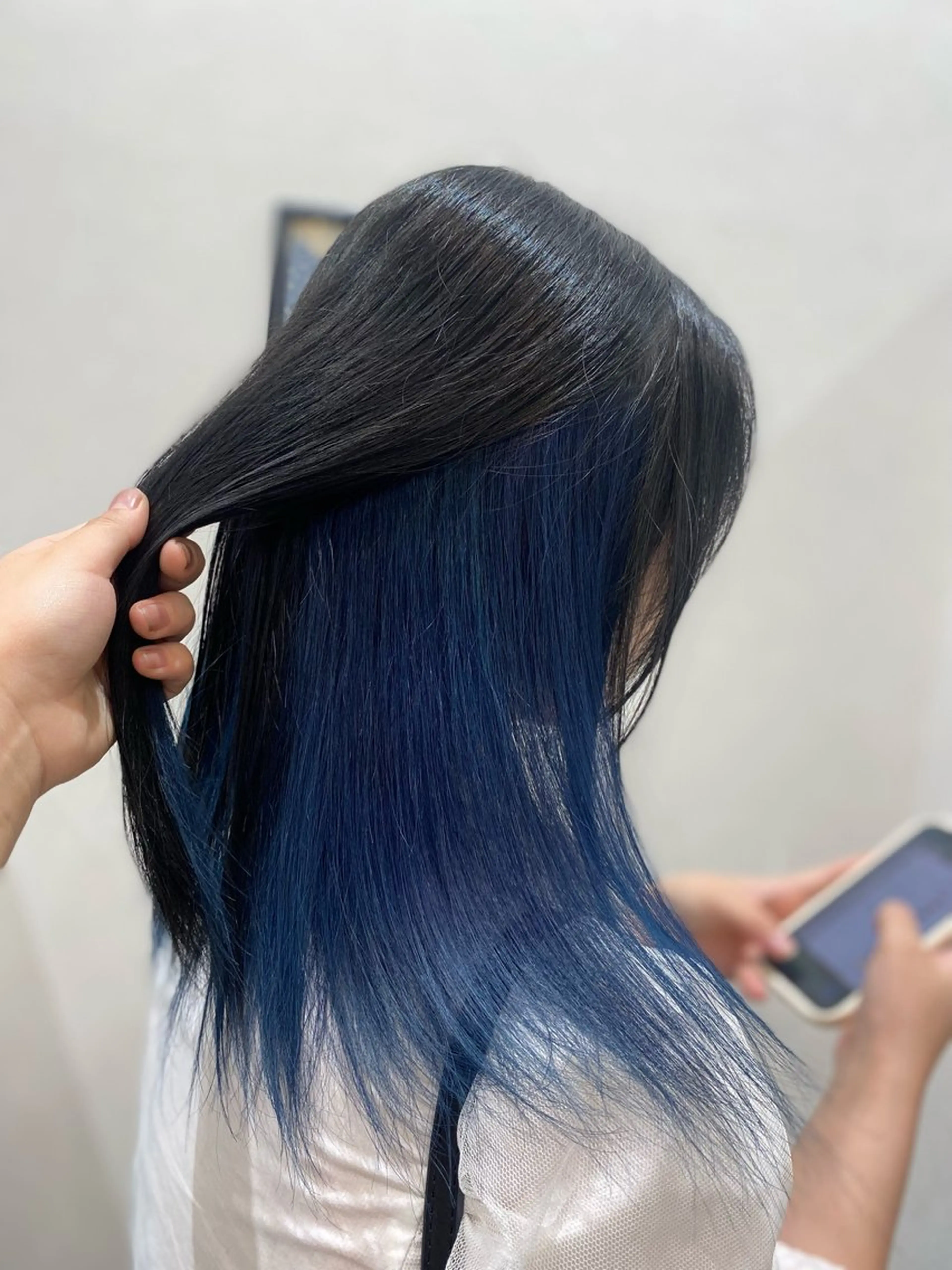 カラー 黒髪 ブルーカラー ブルーブラック デザインカラー インナーカラー 萩原 彩音のヘアスタイル