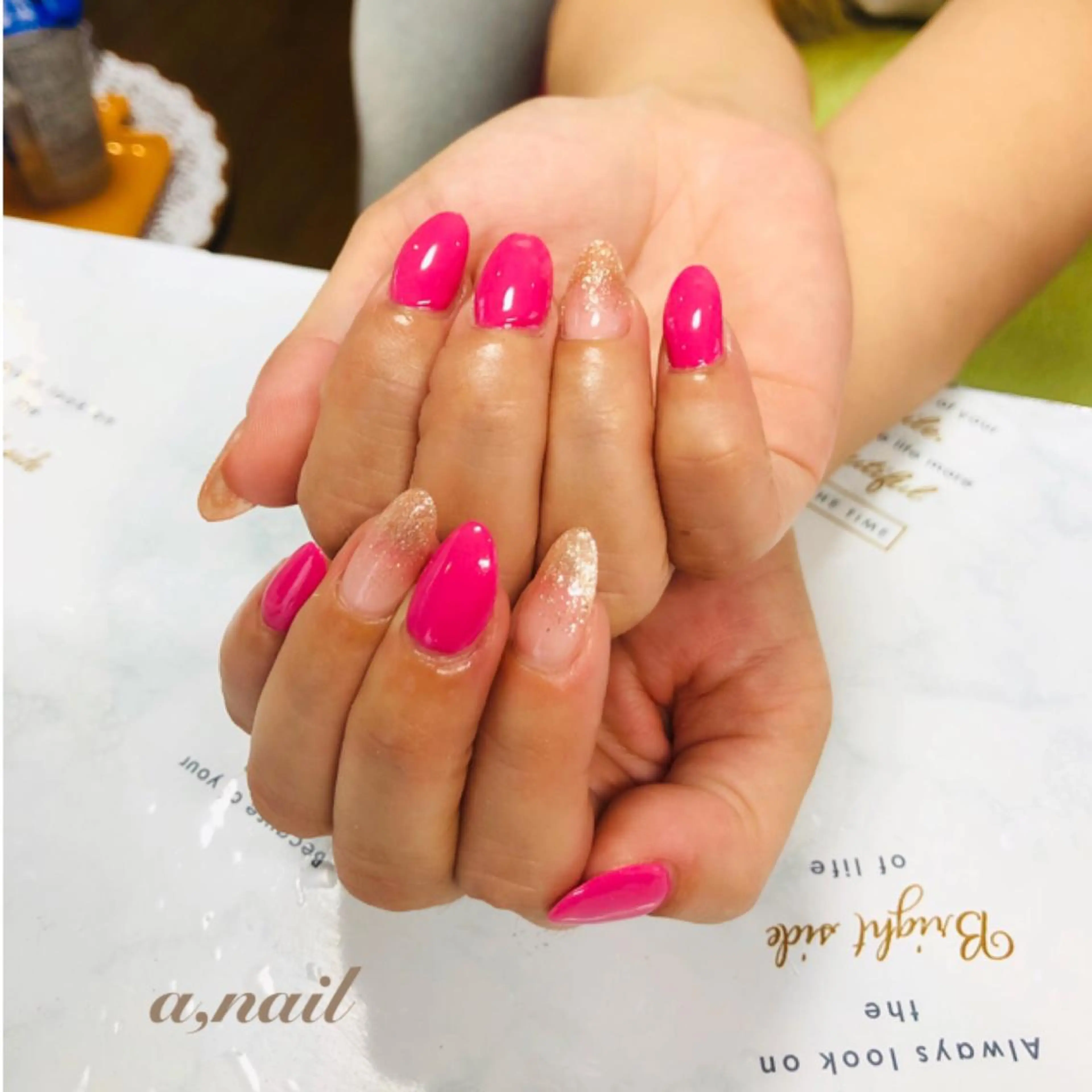 ネイル フットネイル ジェルネイル グラデーション ラメ(グリッター) ラメグラデーション ハンドネイル ネイルサロン エーネイルのネイルデザイン