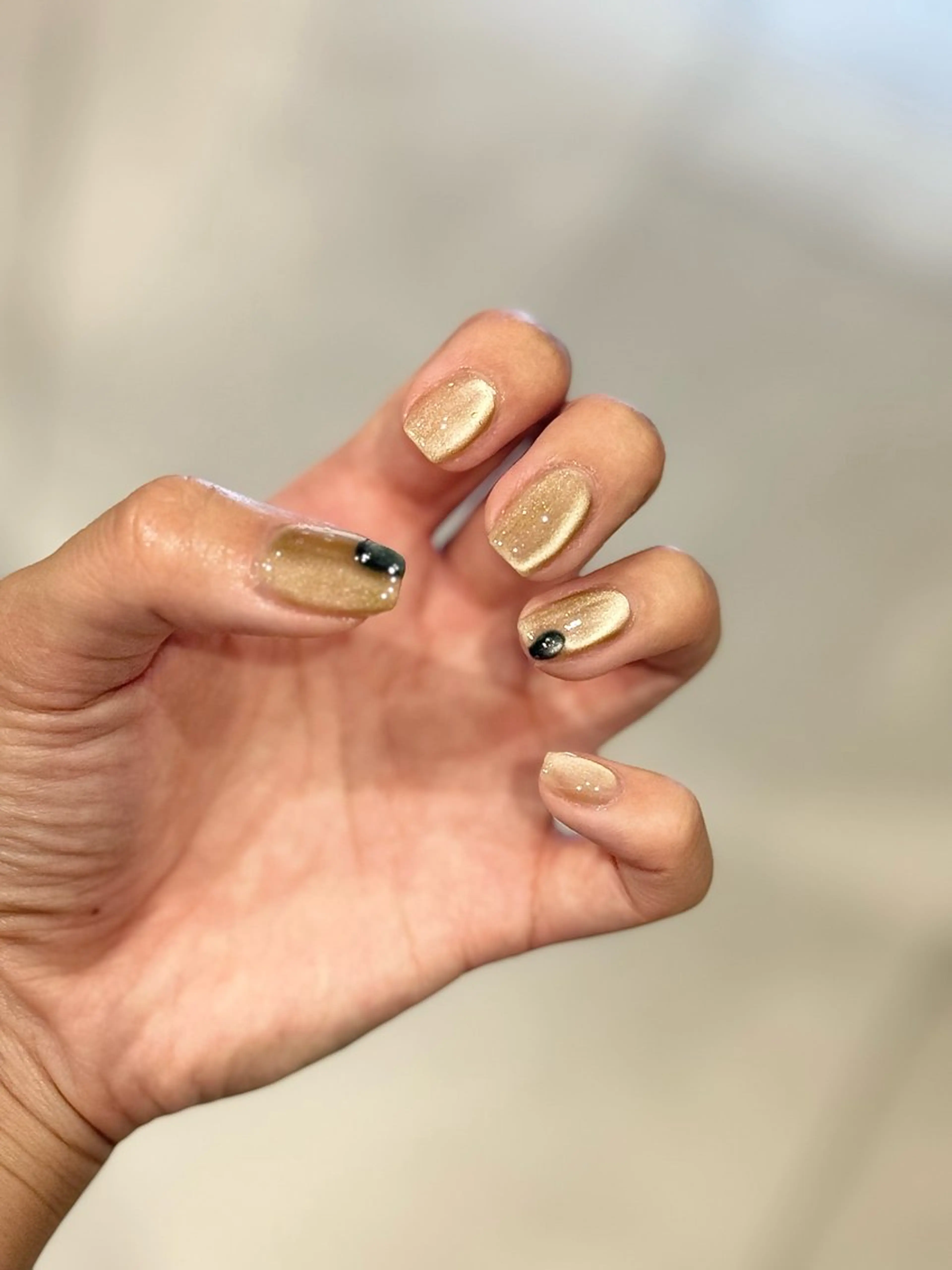 ネイル マグネットネイル ハンドネイル nail salon swaddle 🪽のネイルデザイン