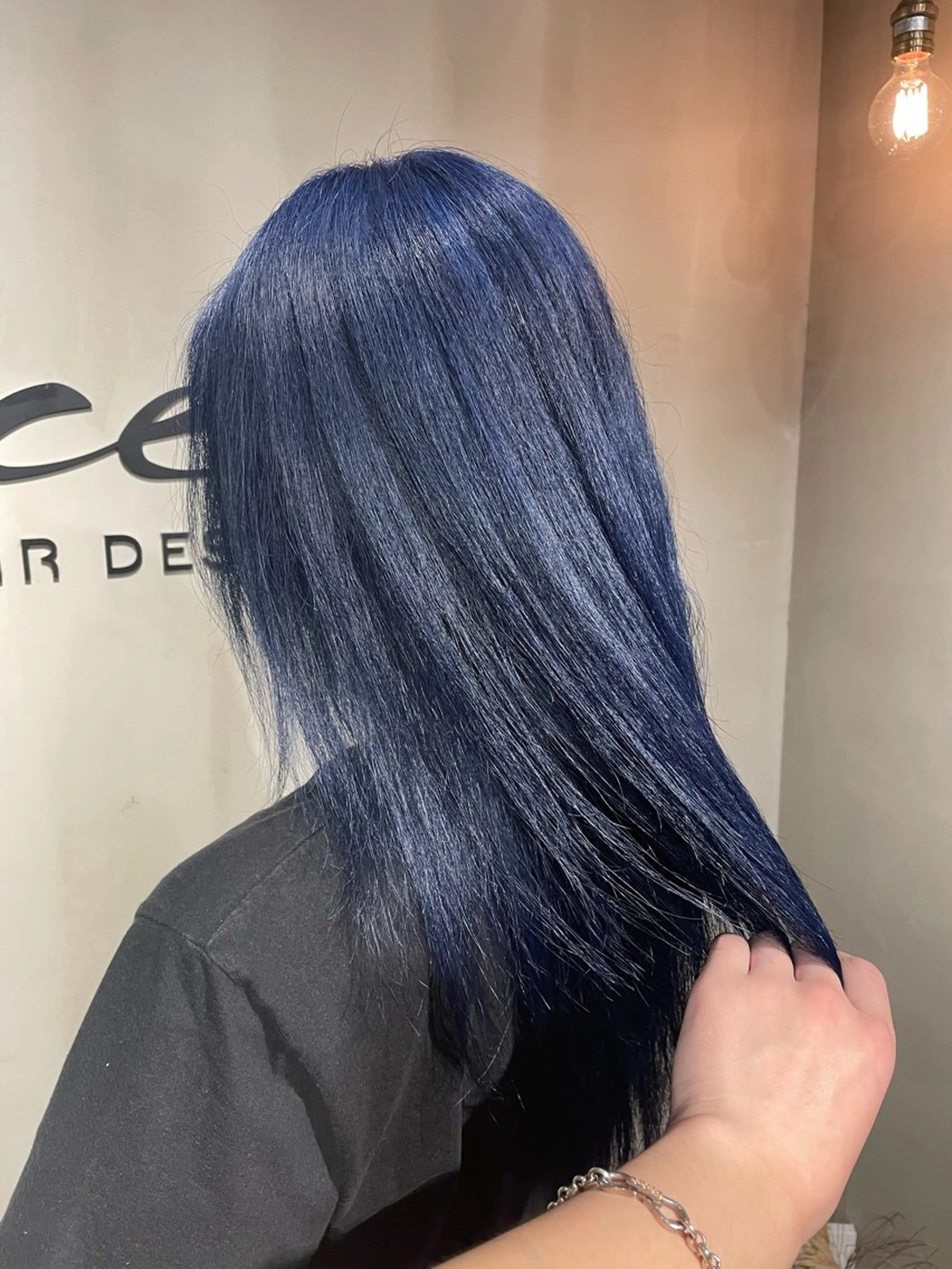 セミロング カラー ブリーチ ブルーカラー ネイビーカラー 🌐メンズカット 🌐Taketoのヘアスタイル