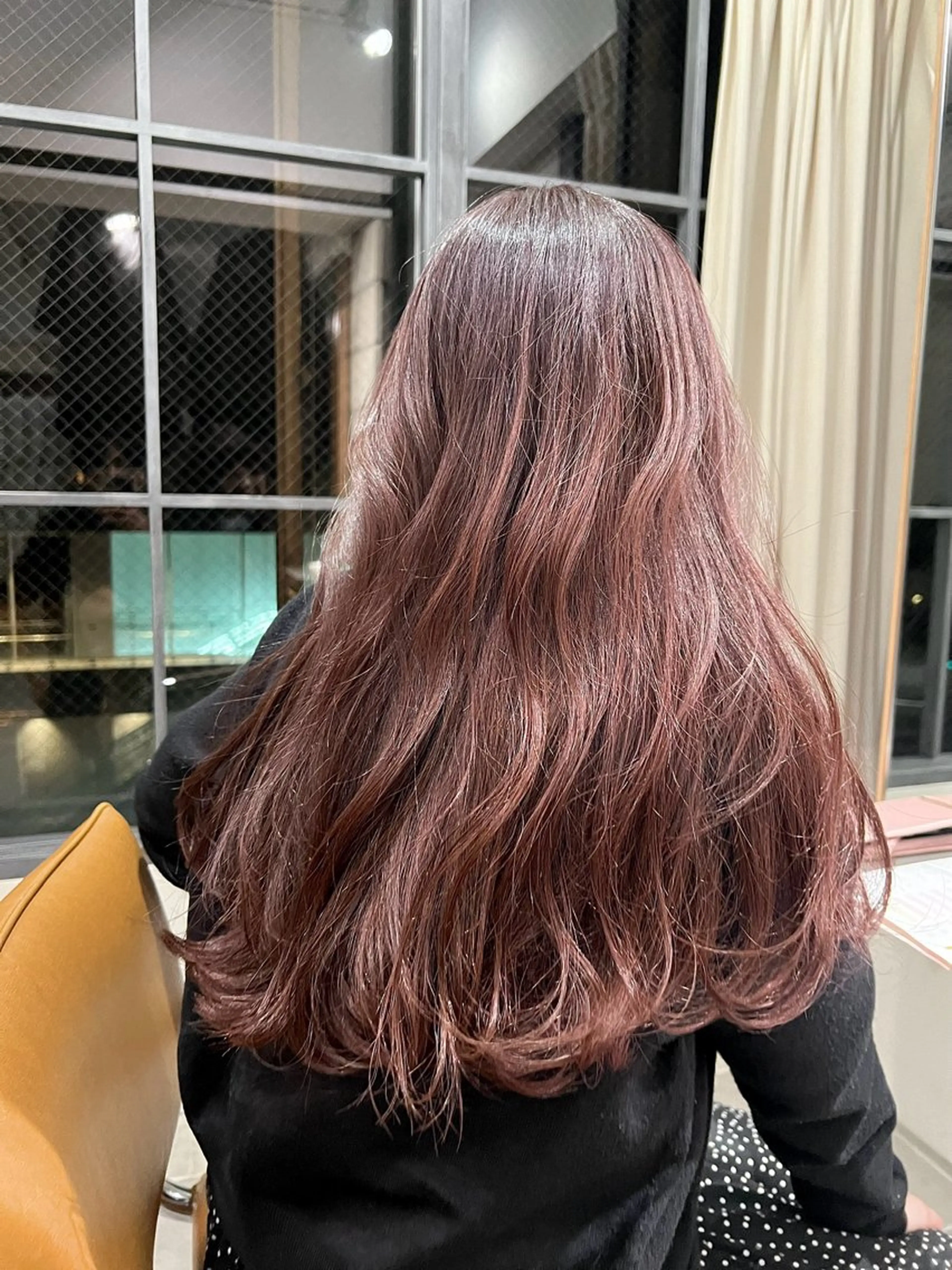 ロング ピンクブラウン 似合わせレイヤー ＆透明感カラーのヘアスタイル