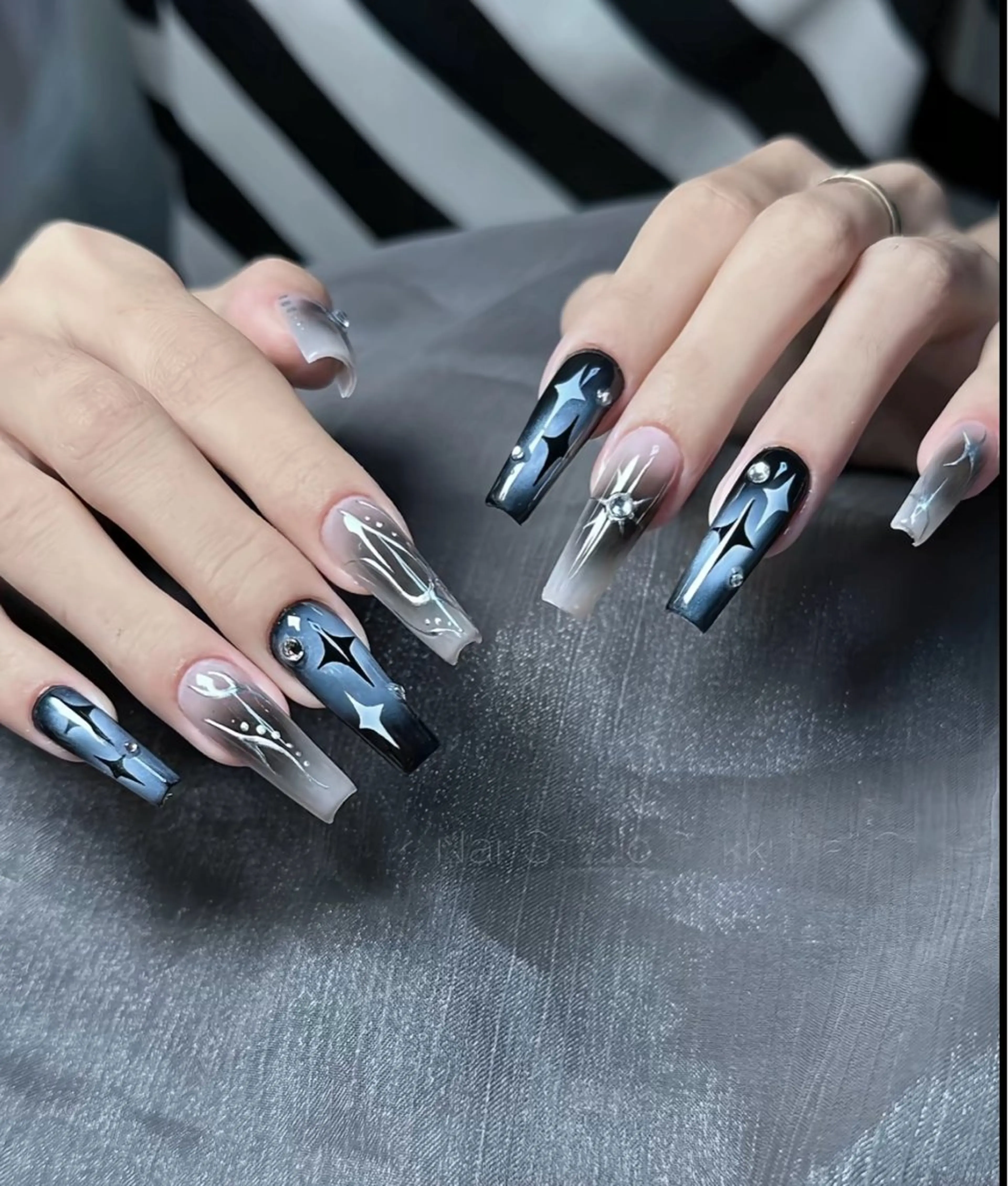 ネイル 長さ出し ネイルチップ ハンドネイル sora ❄️のネイルデザイン