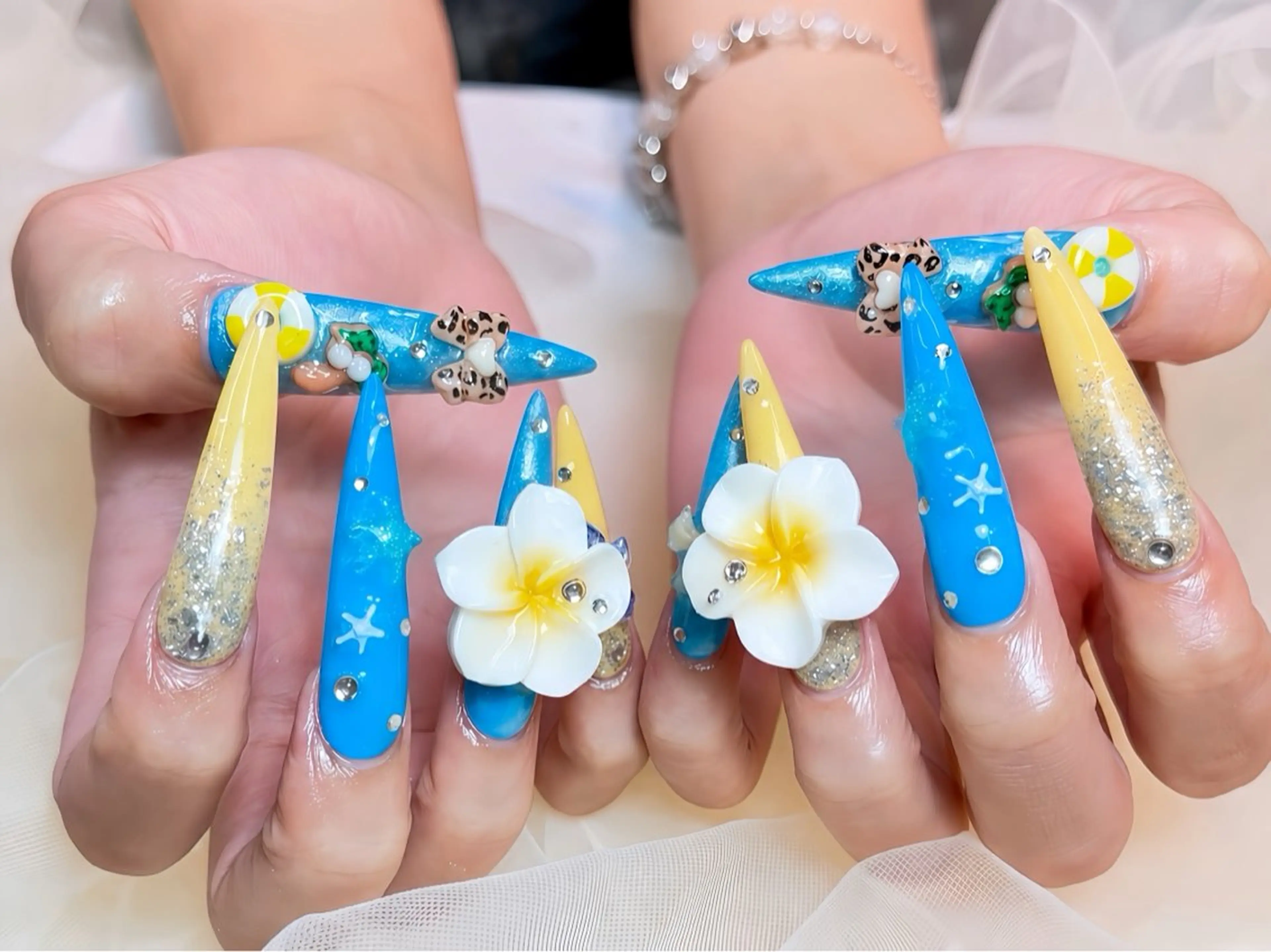ネイル アートネイル チークネイル ジェルネイル ロングネイル マグネットネイル ハンドネイル Rin Nail 新大久保店のネイルデザイン