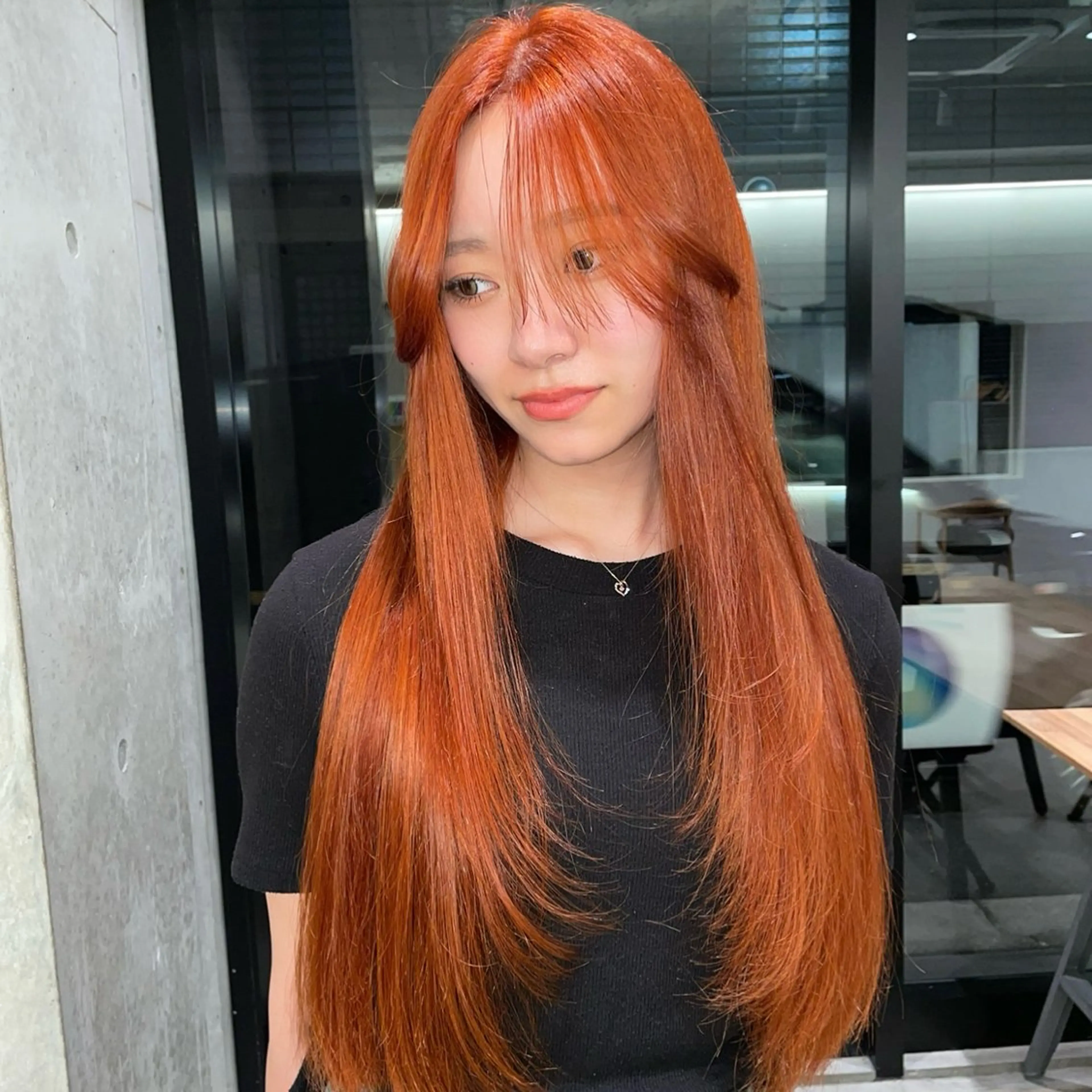 ロング カラー ブリーチ ハイトーンカラー ハイトーンオレンジ オレンジ 顔まわりレイヤー カット ヘアカラー トリートメント Mizobe misakiのヘアスタイル