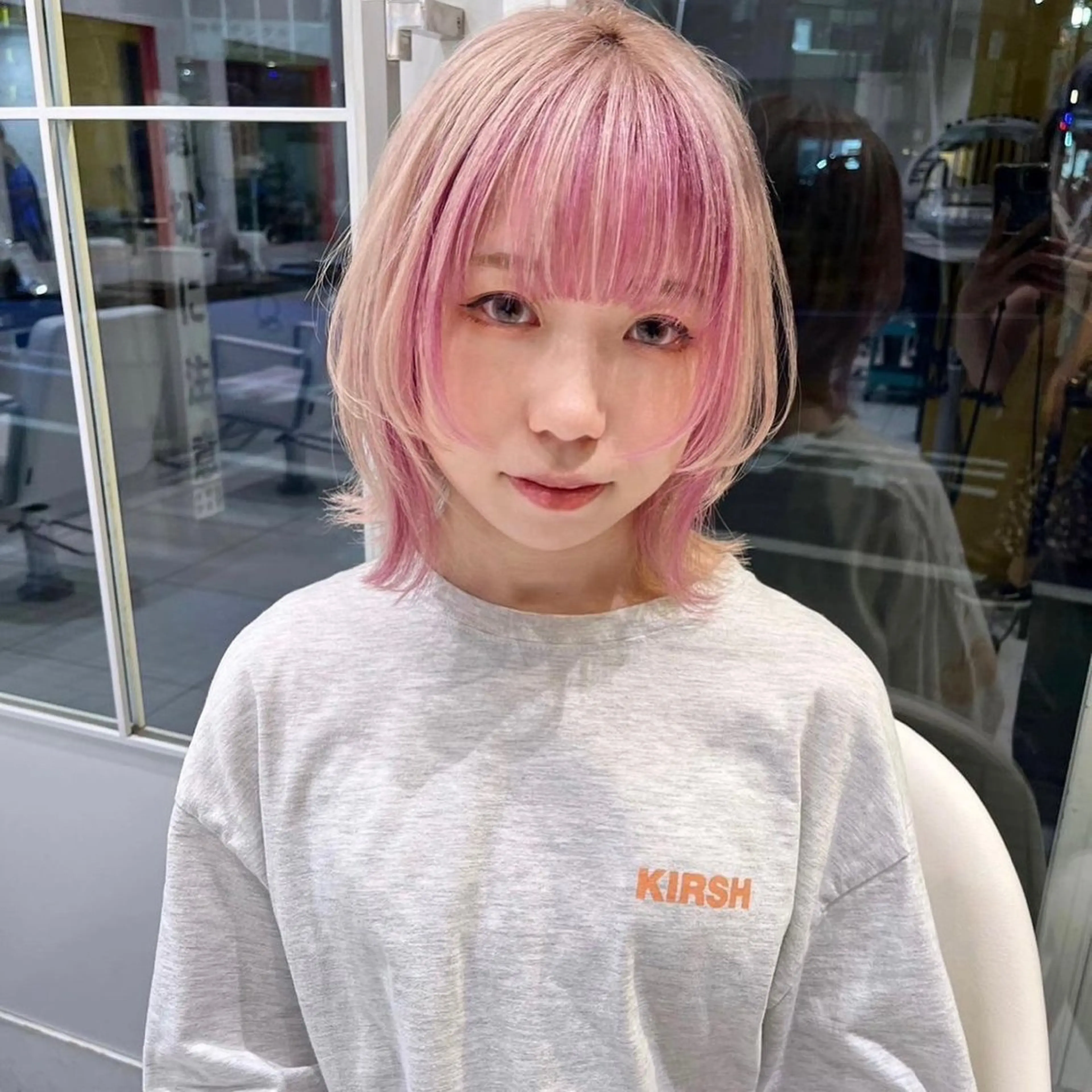 ミディアム カラー ブリーチ ダブルカラー ボブ 姫カット ウルフカット HOLON池袋所属・ウルフカット ハッシュカット/七海のヘアスタイル