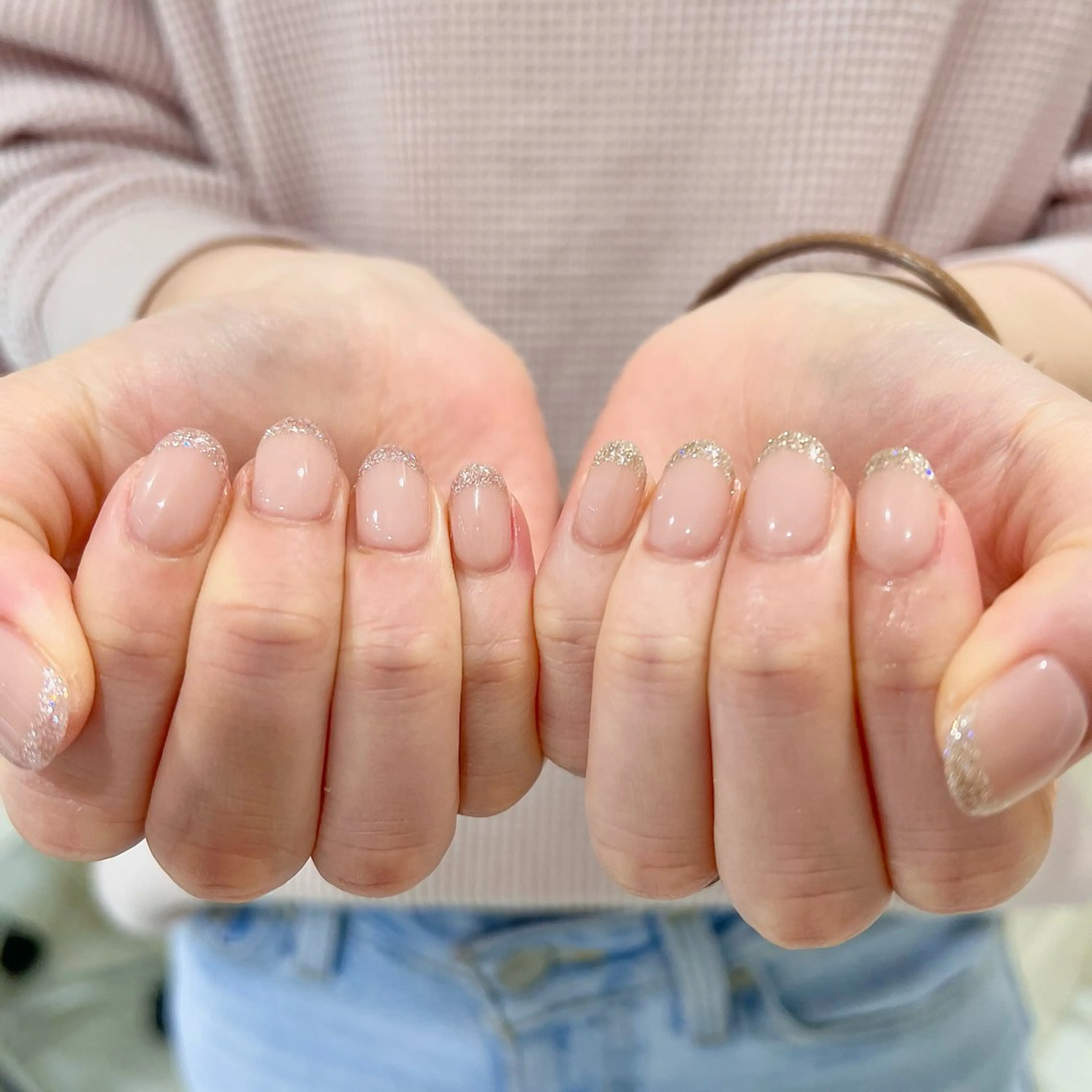 ネイル フレンチネイル ラメ(グリッター) ハンドネイル 🎀チーク/ちゅるん 🫧chisa🎀のネイルデザイン