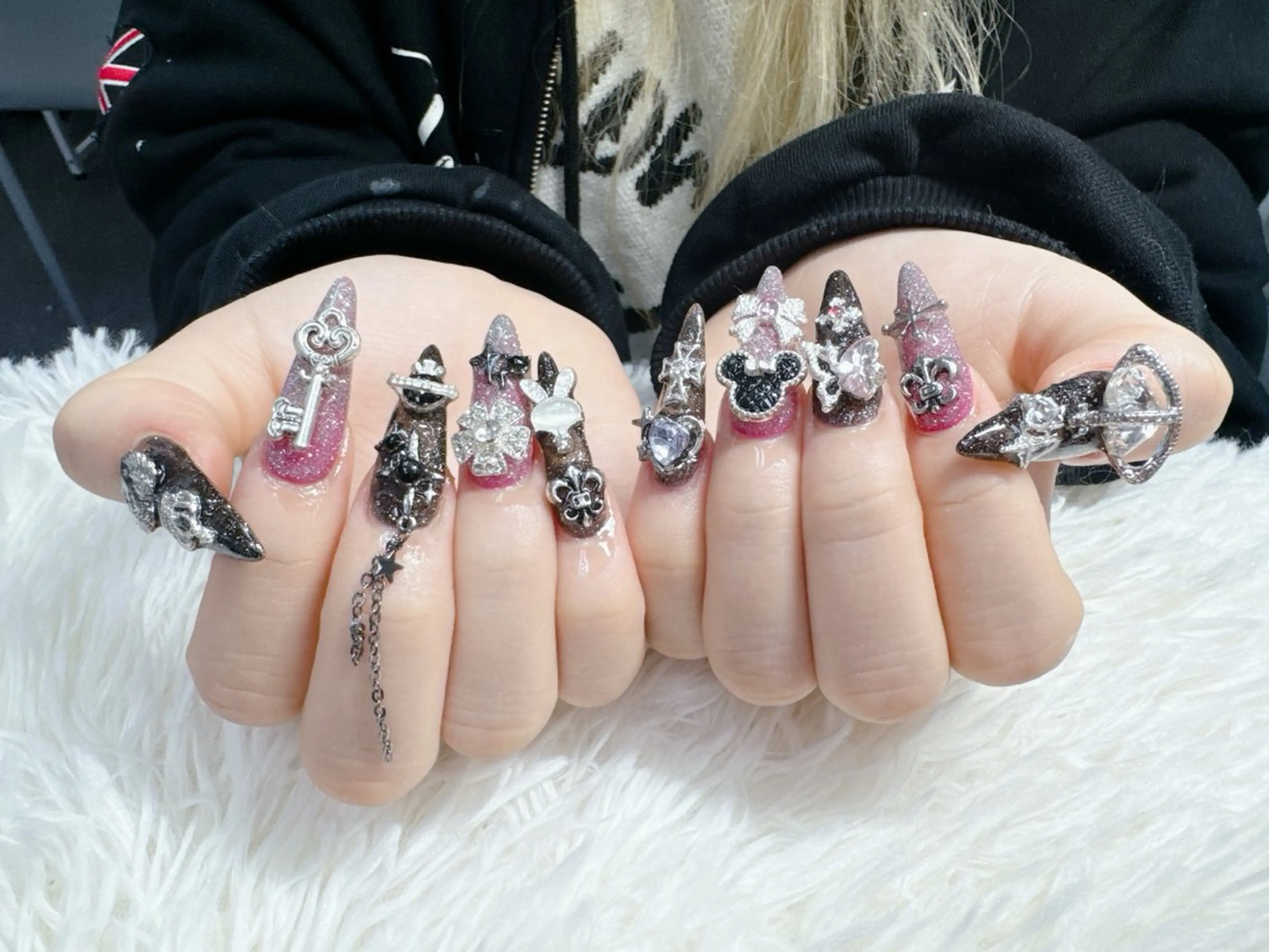 【長さ出し】10本アートとパーツ埋め尽くし付け放題の写真