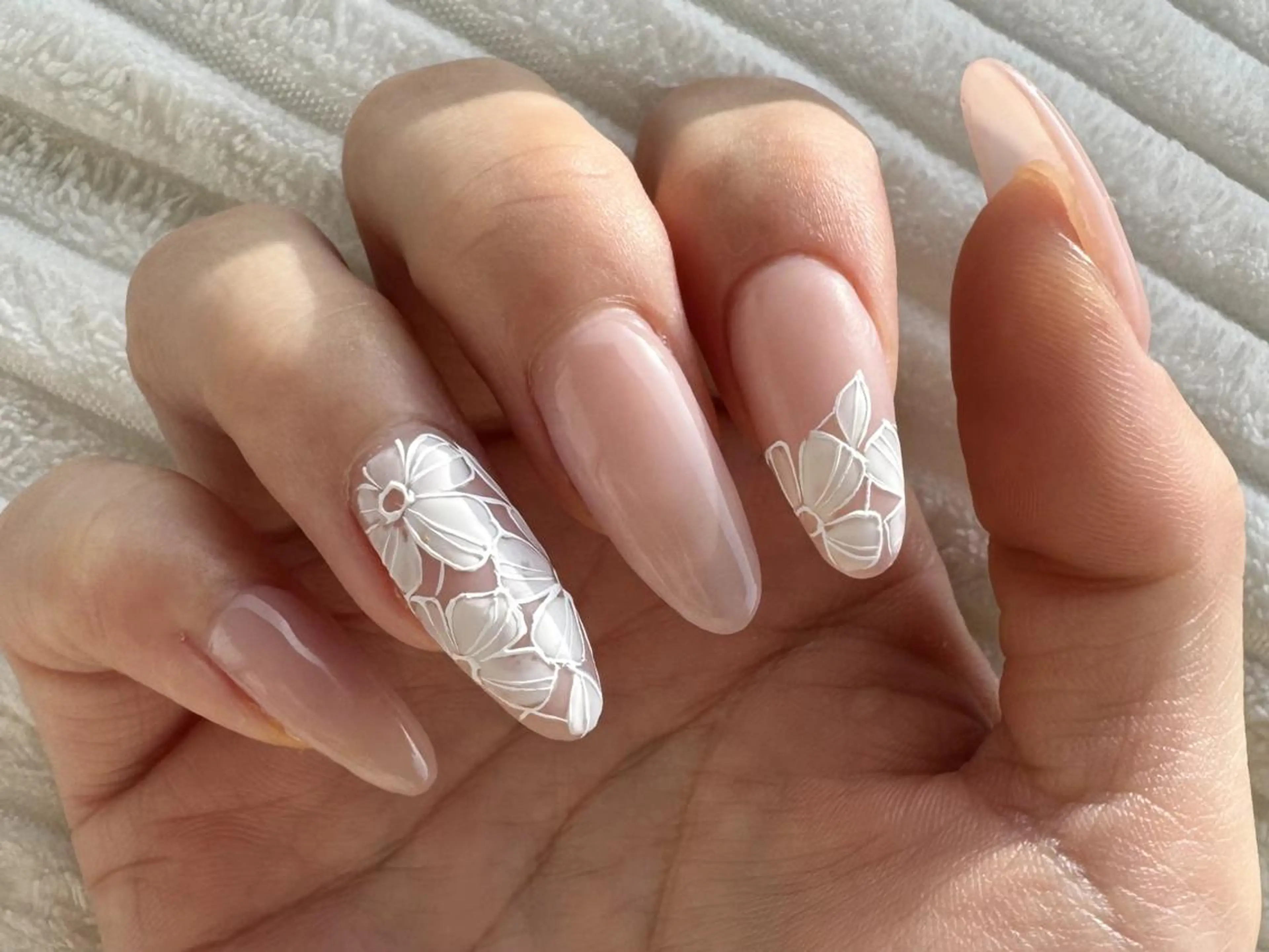 【オフなしの方】大人可愛い♡繊細レースネイルの写真