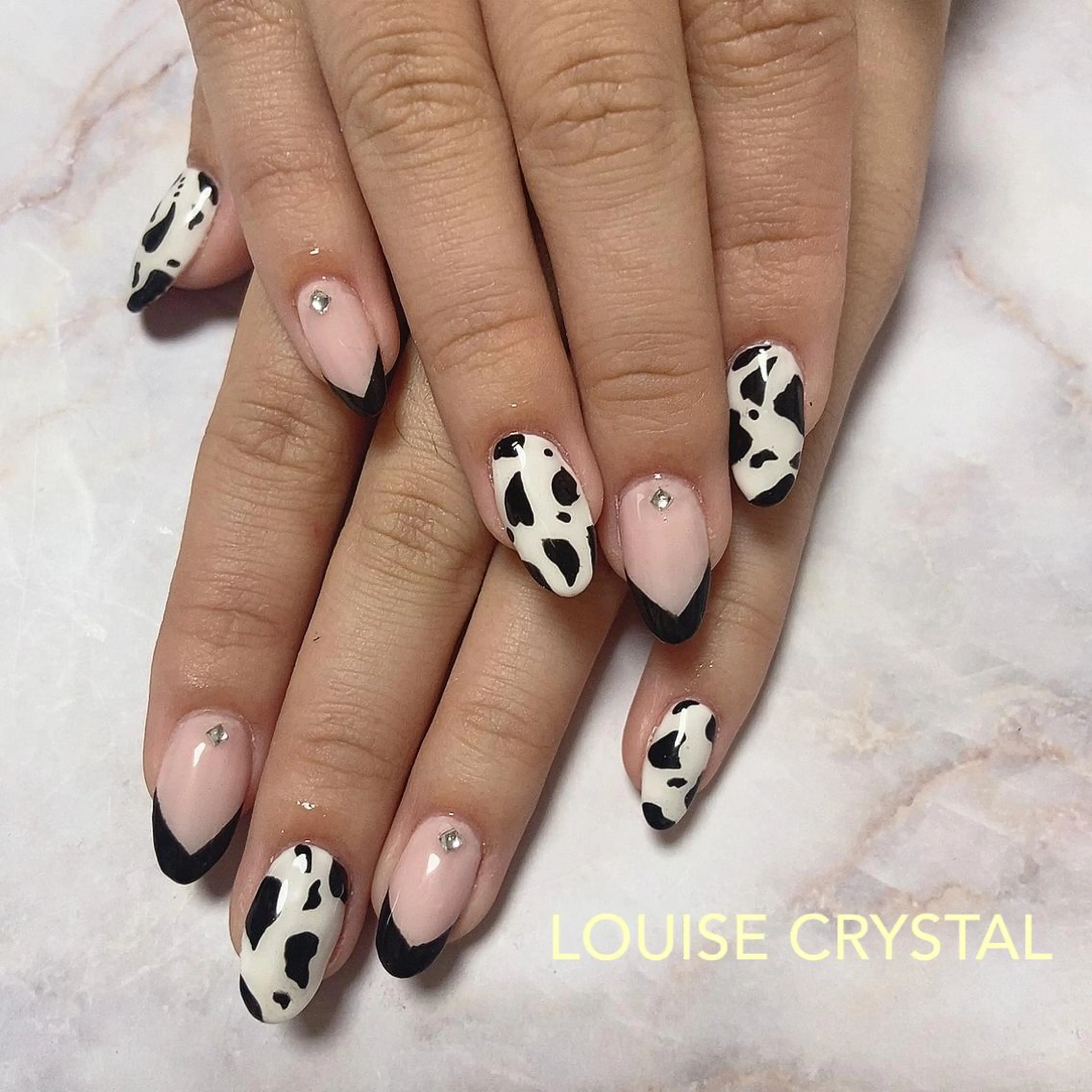 ネイル ハンドネイル LOUISE CRYSTALのネイルデザイン