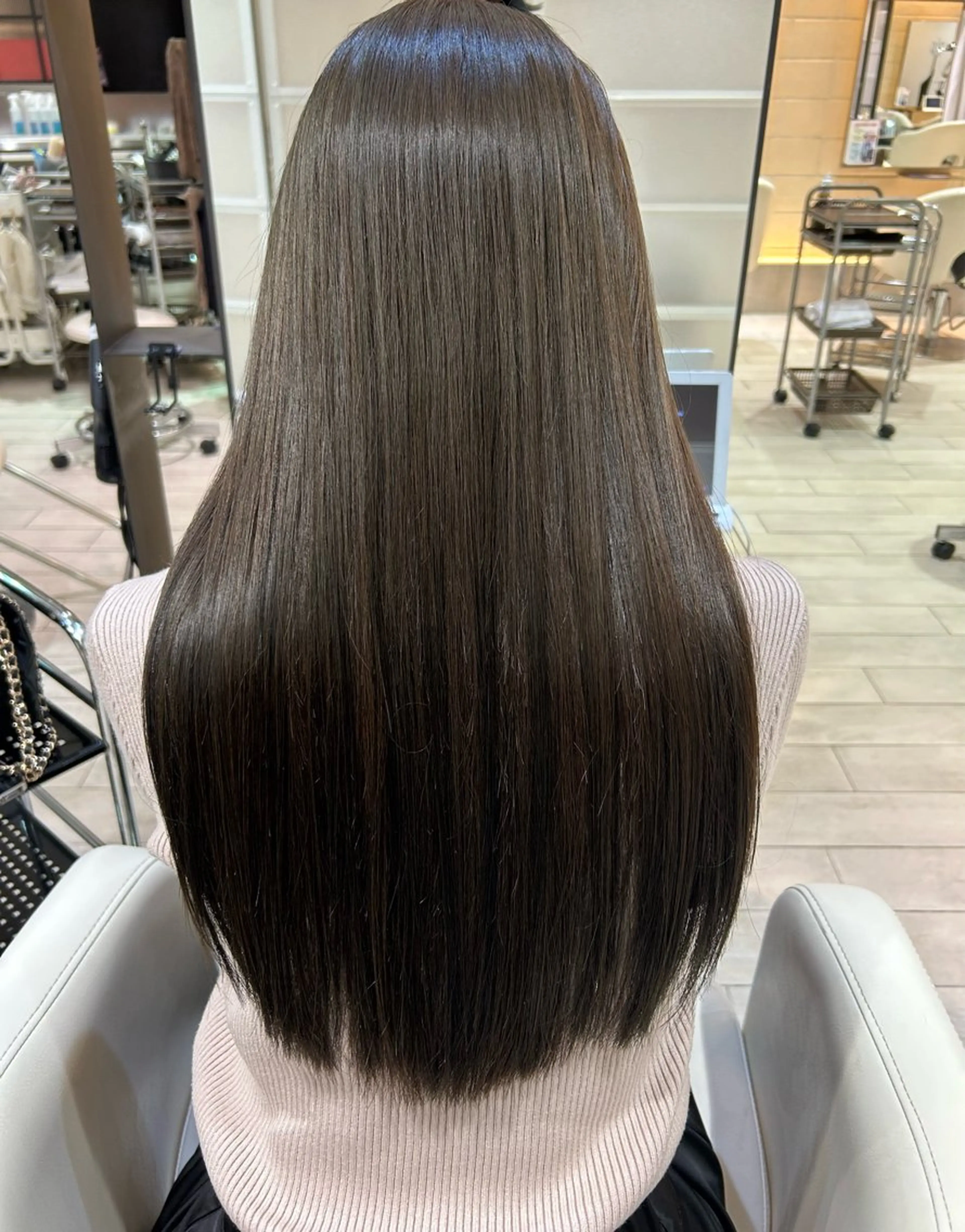 🌼U30限定無料🌼レイヤーカット+ワンカラー+トリートメントの写真