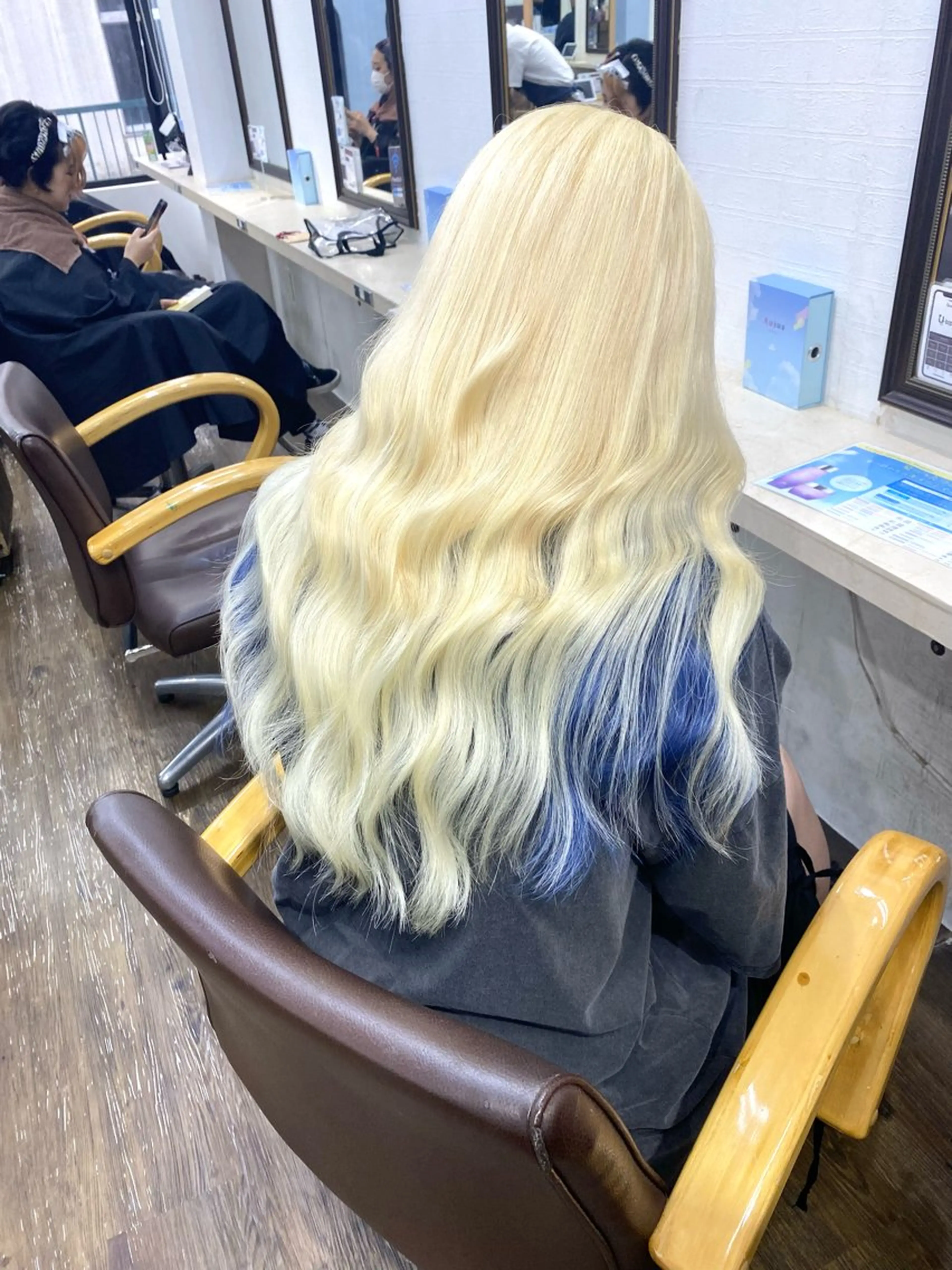 ロング ブリーチカラー特化 U-topia小島のヘアスタイル