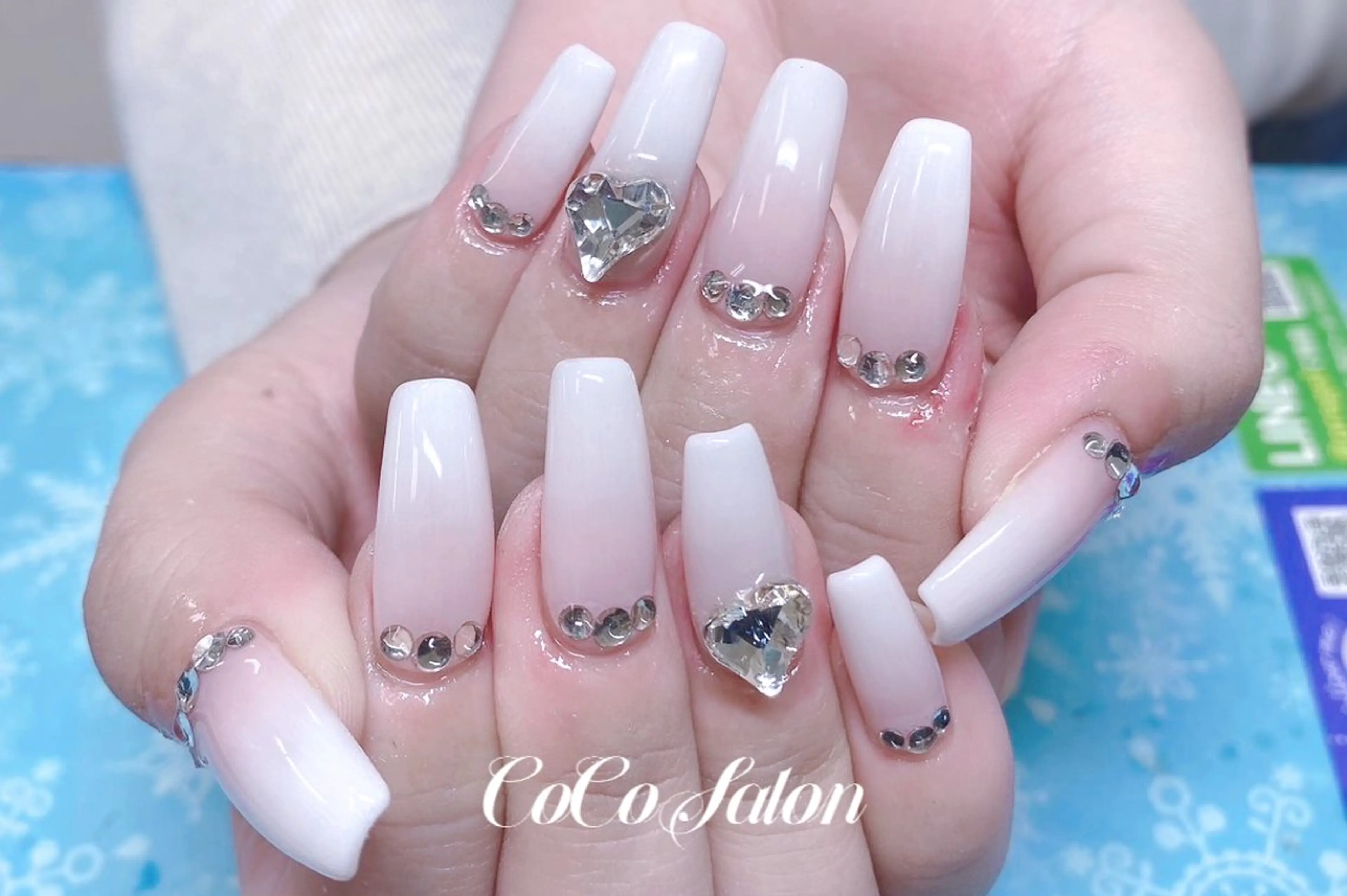 ネイル 成人式 長さ出し ジェルネイル ゴージャス グラデーション ハンドネイル CoCoSalon ネイル/まつ毛予約のネイルデザイン