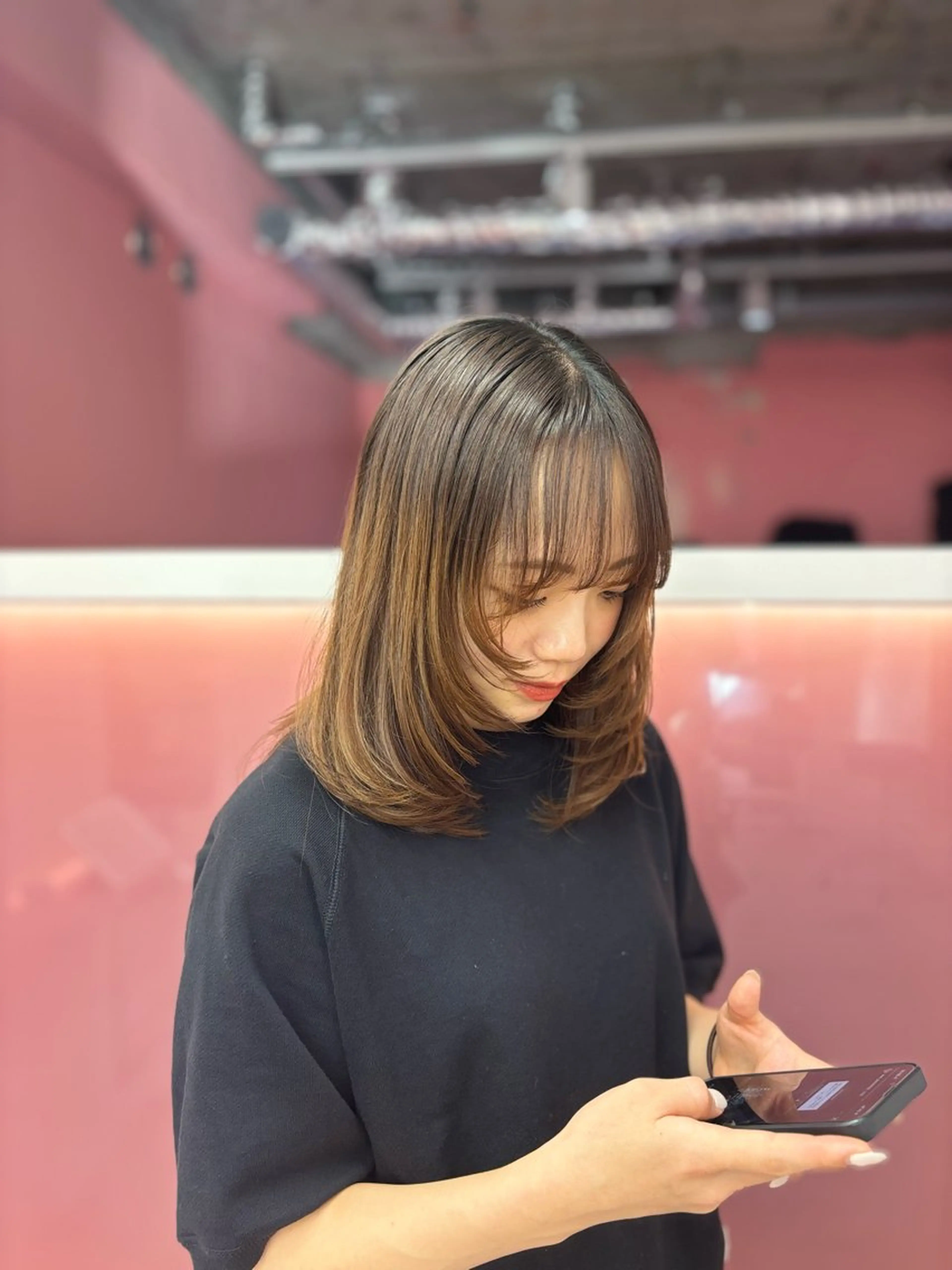 ミディアム 田中麻鈴/ハイトーン /ミルクティーのヘアスタイル