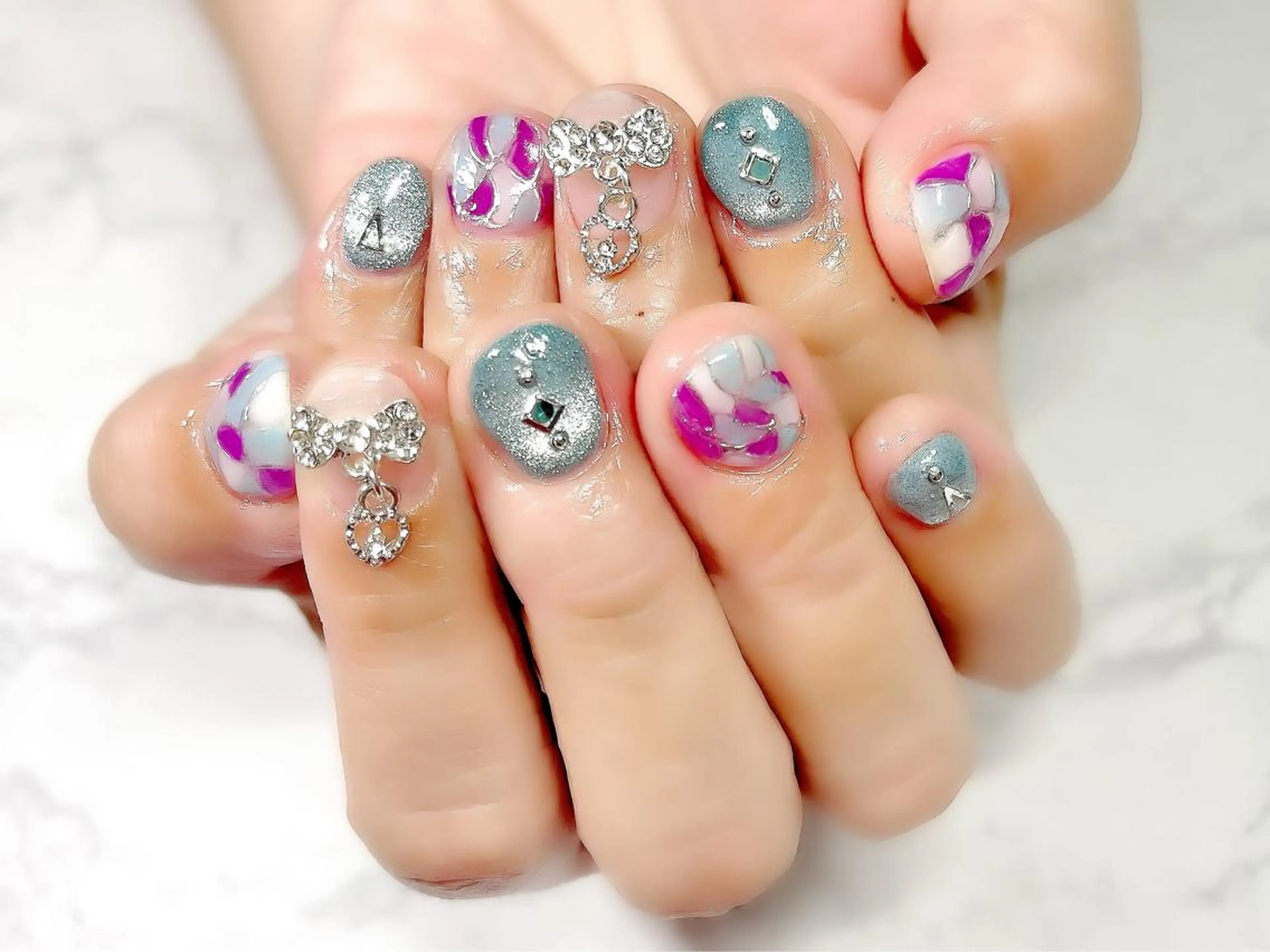 ネイル 水色 ハンドネイル Nail Salon KURELLYのネイルデザイン