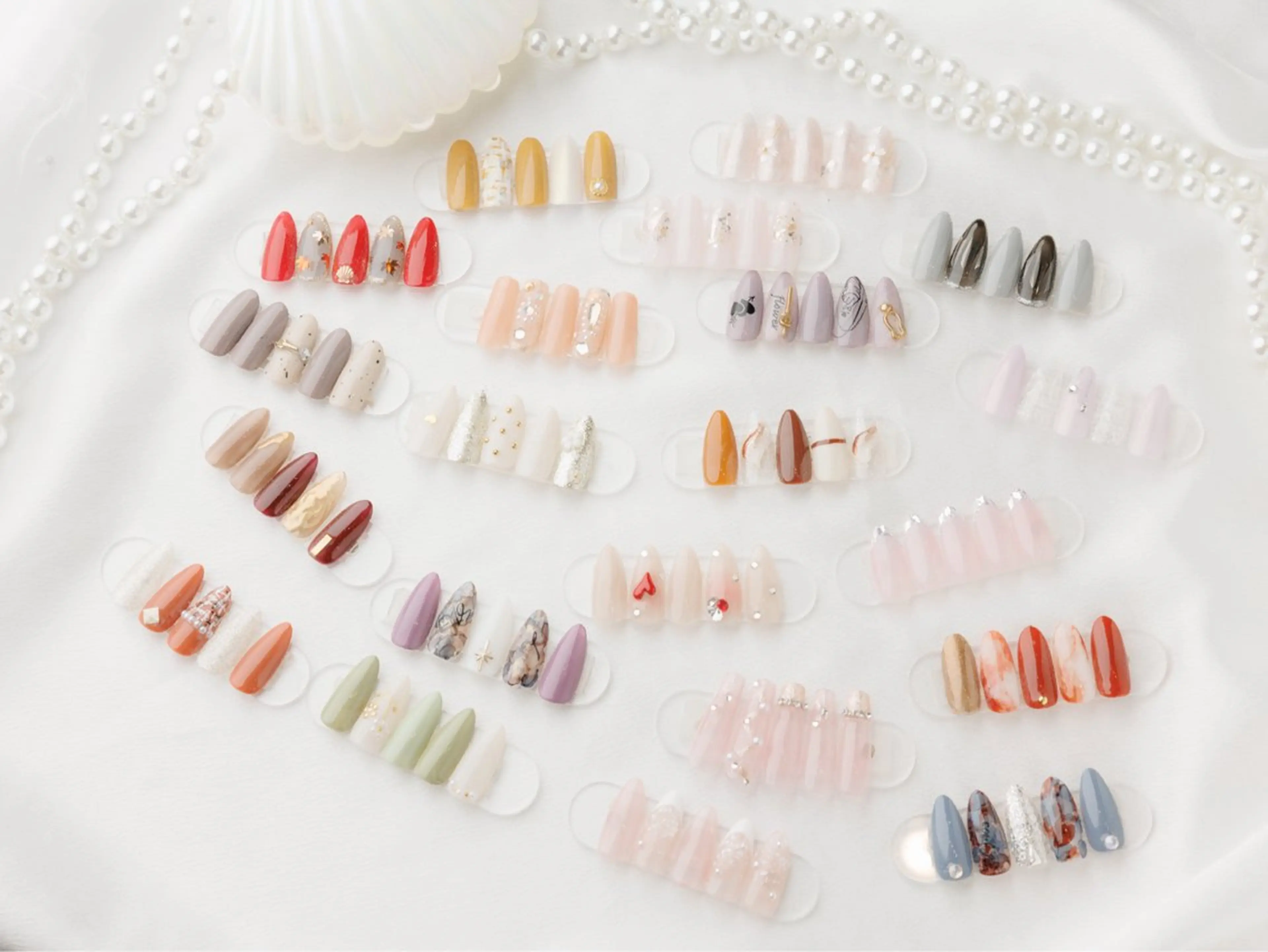 ネイル チークネイル 長さ出し ジェルネイル マグネットネイル 持ち込み ハンドネイル ハンドケア ラッキーネイルサロン 西川口東口店のネイルデザイン