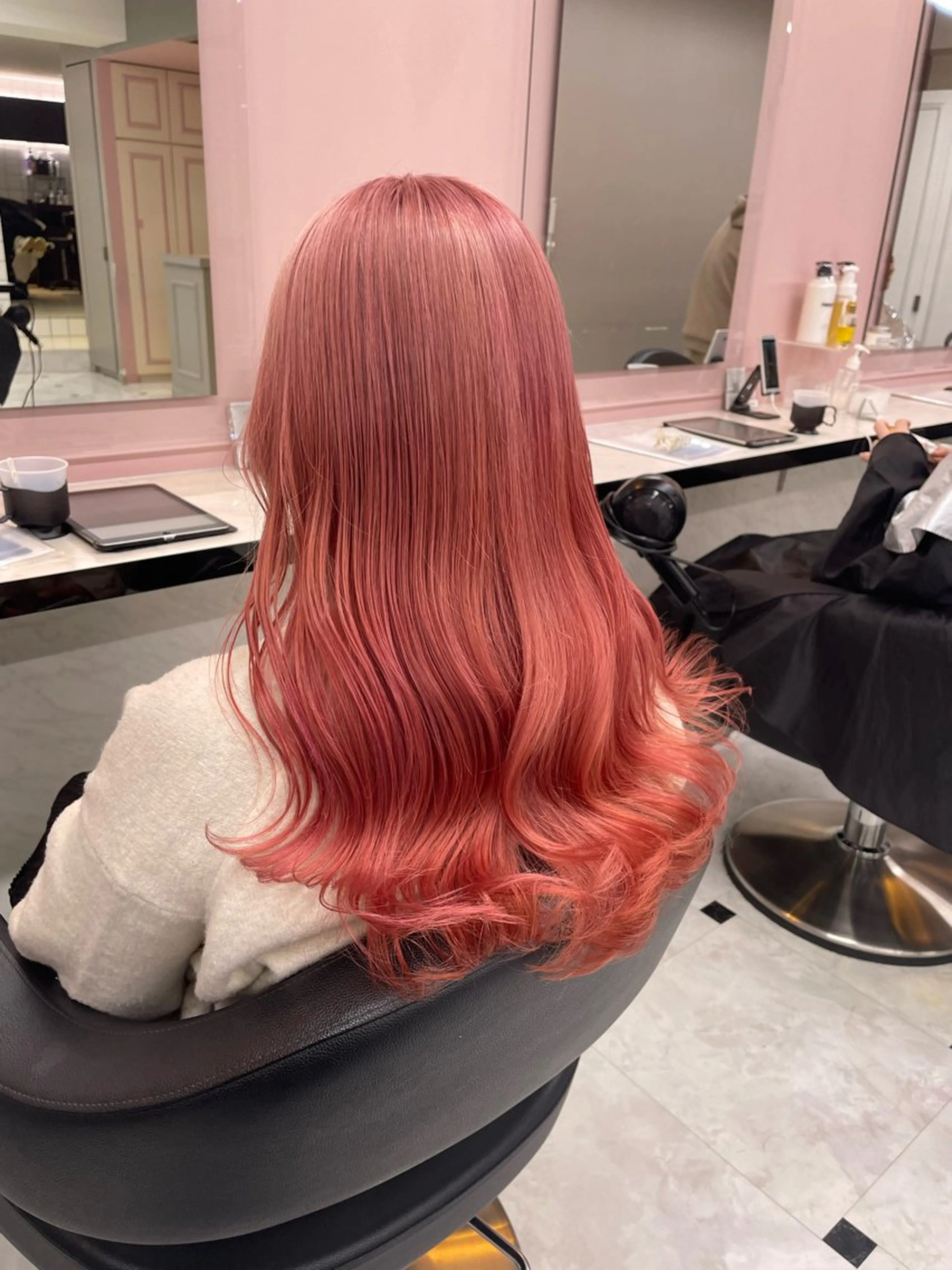 ロング カラー ヘアアレンジ ブリーチ ピンクカラー ヘアカラー ピンク・ベージュ🩰 カラー🫧とらのヘアスタイル