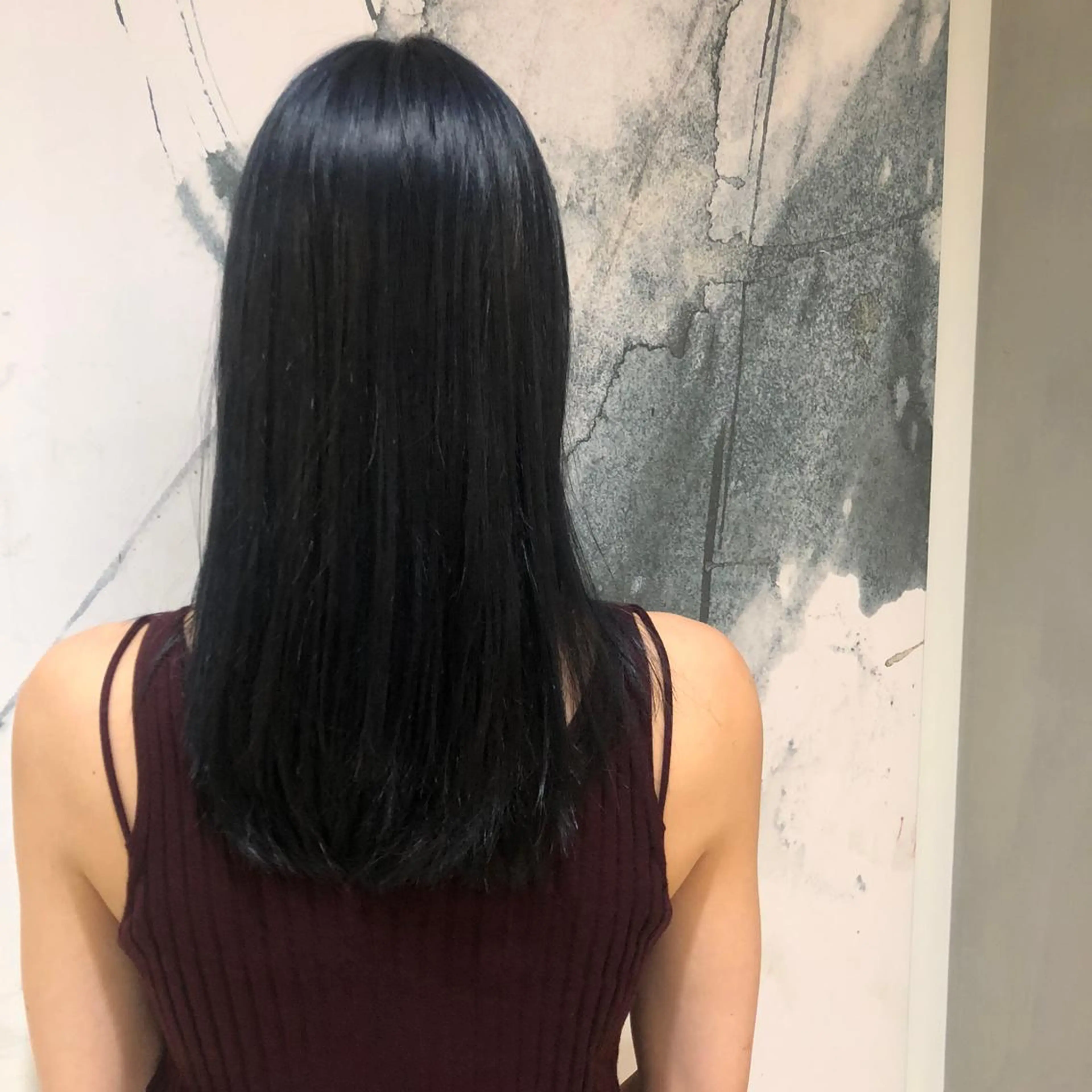 セミロング カラー 黒髪 ブルーカラー ブルーブラック ブルージュ ネイビーカラー カジュアルを女っぽく 𝗮𝘆𝗮𝗰𝗼のヘアスタイル