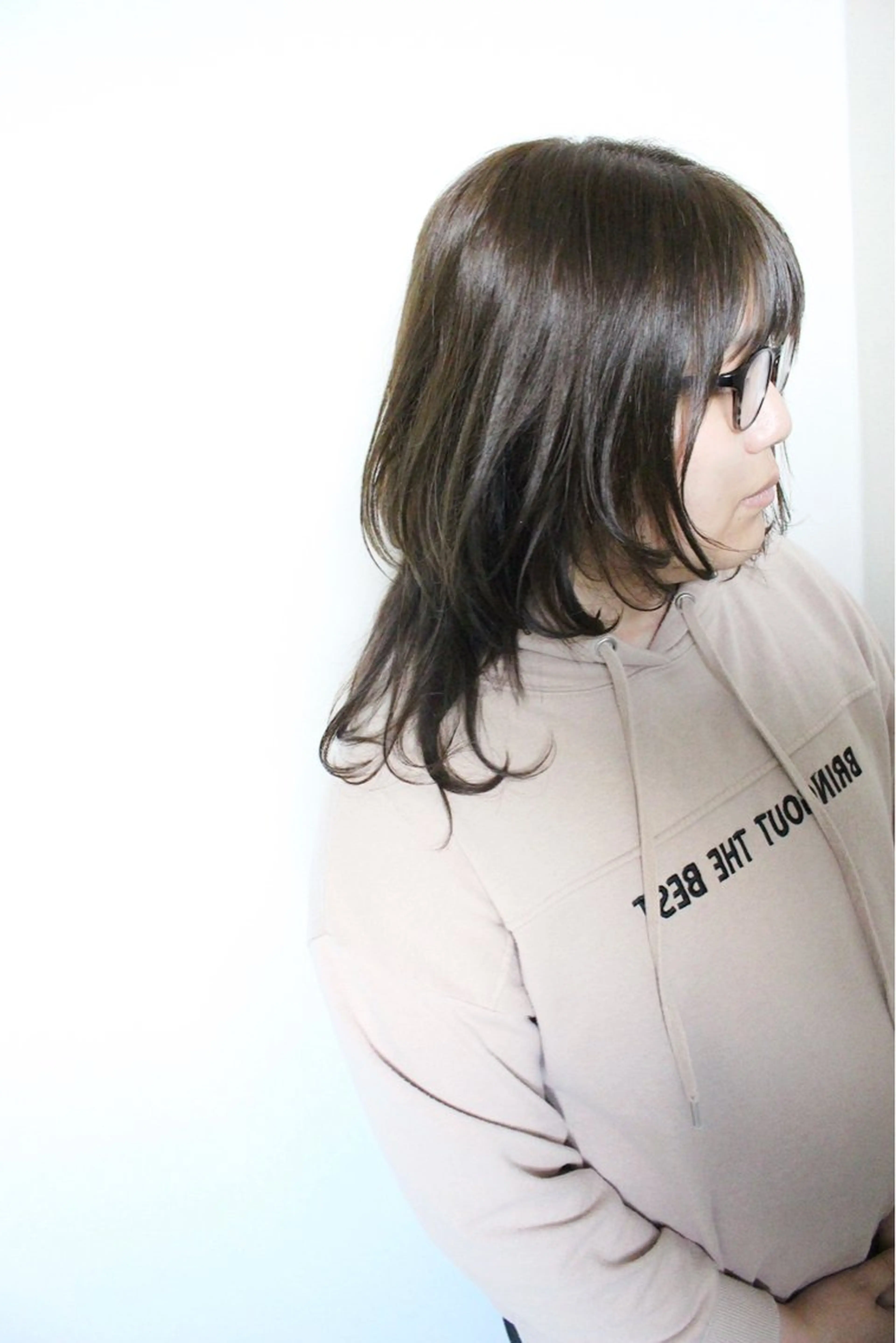 ミディアム カラー ボブレイヤー ベージュカラー オリーブベージュ ボブ レイヤーカット カット ヘアカラー 土居 正季のヘアスタイル