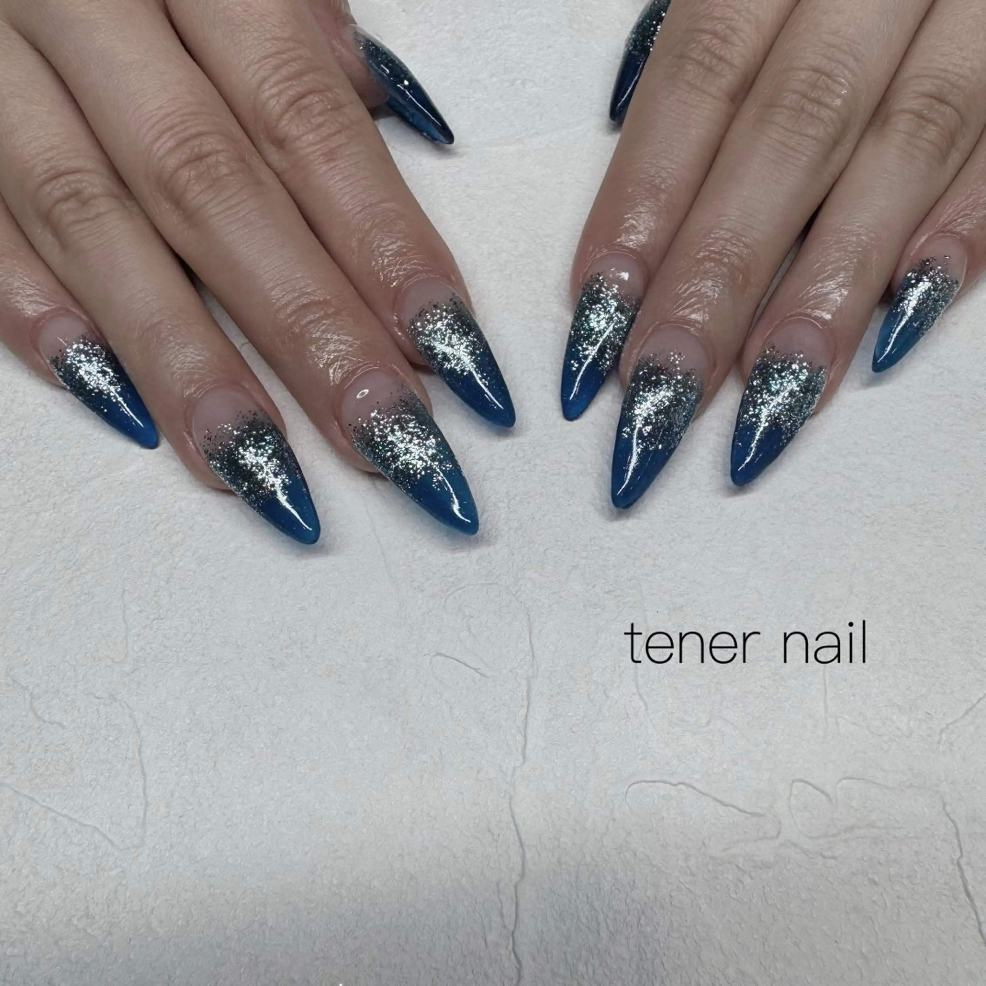 ネイル ブルー キラキラネイル スカルプネイル ハンドネイル tener  nail  テネルネイル所属・テネルネイル tener nailのネイルデザイン