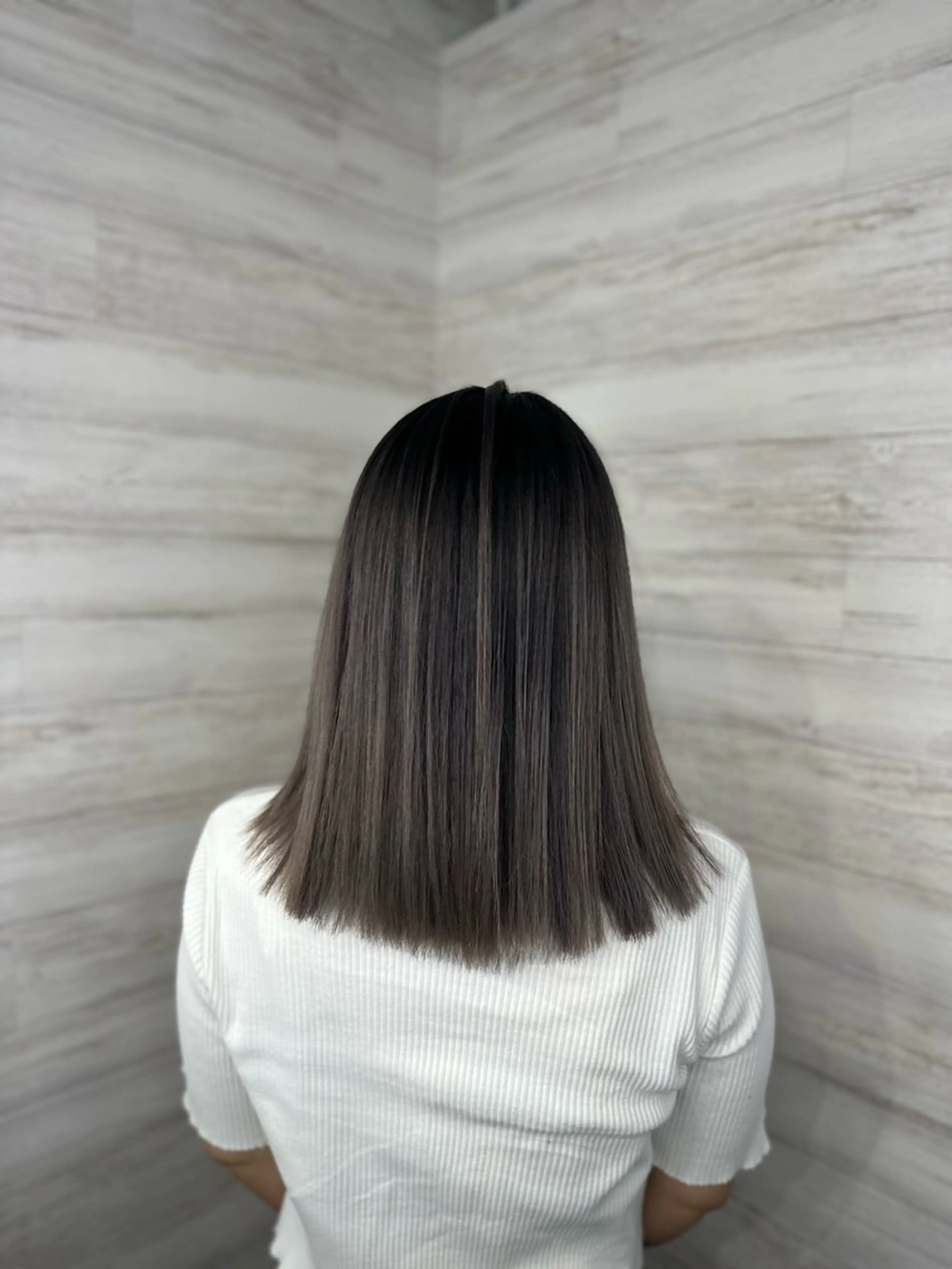 ミディアム レイヤーカット AWANIKO 浦添店のヘアスタイル