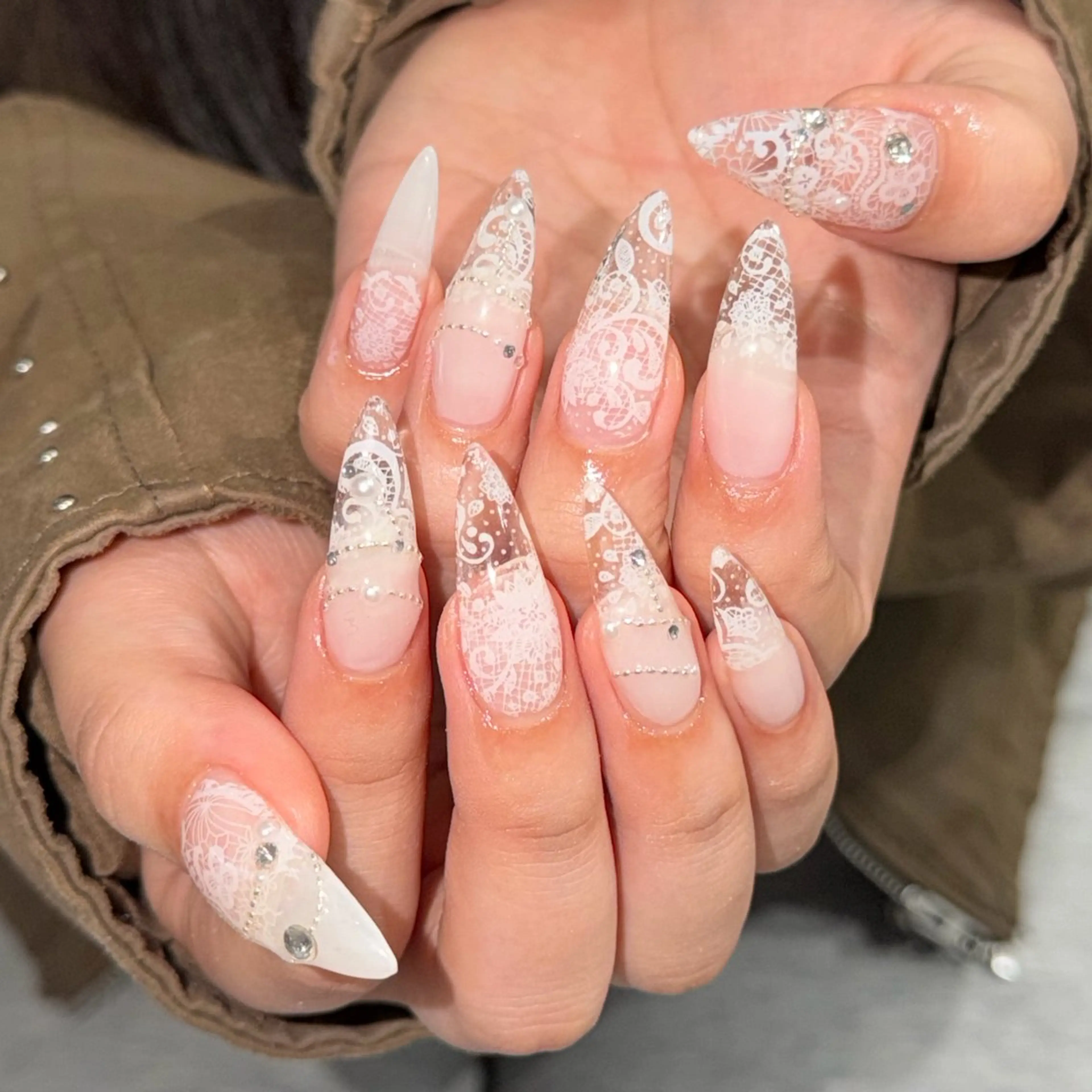 ネイル ホワイト ハンドネイル IROHA NAIL Kurumi🪽🫧のネイルデザイン