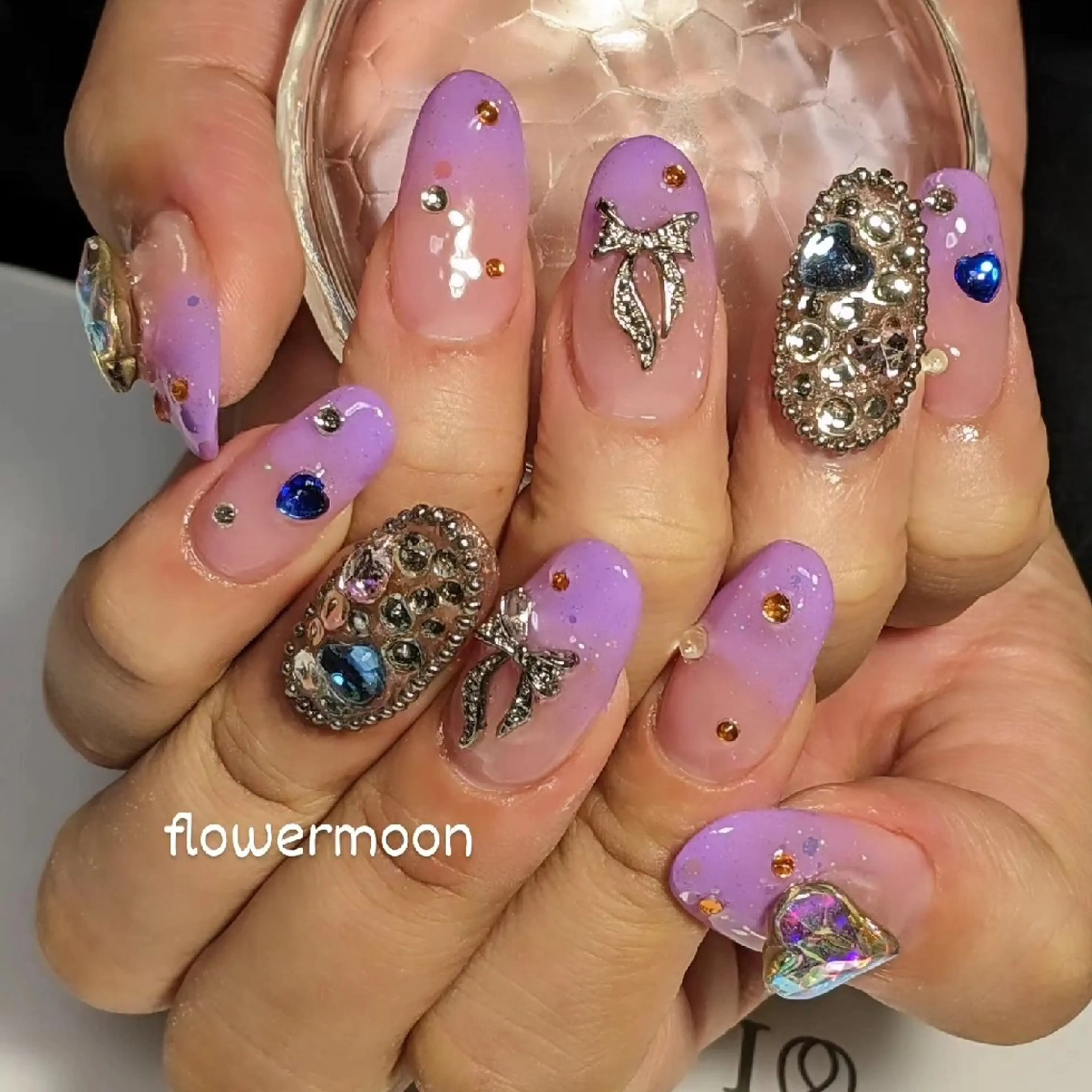 ネイル グラデーション フラワー ムーンのネイルデザイン