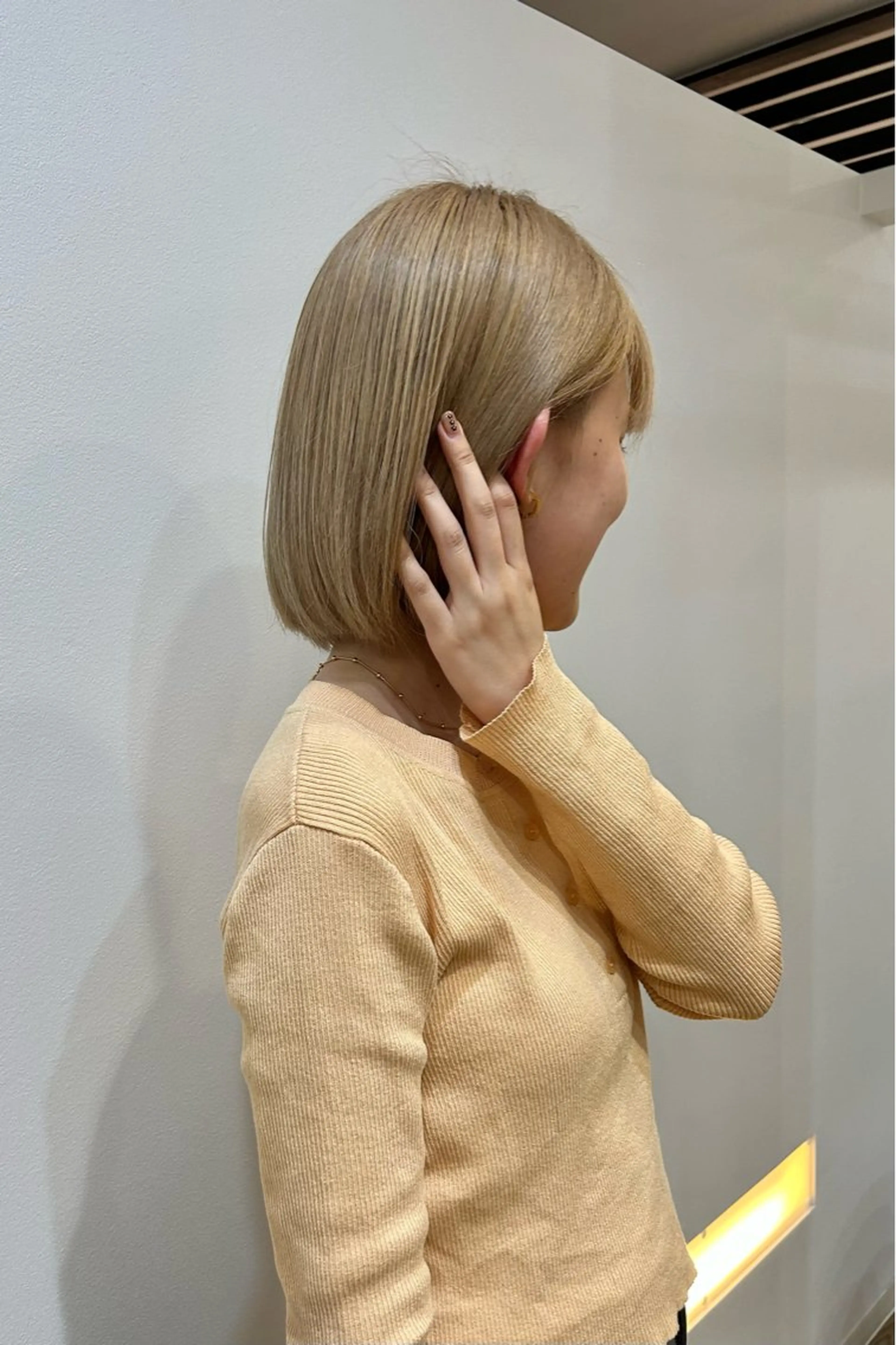 ショート カラー ベージュカラー ハイトーンカラー ハイトーンベージュ ヘアカラー Hanon 美桜のヘアスタイル