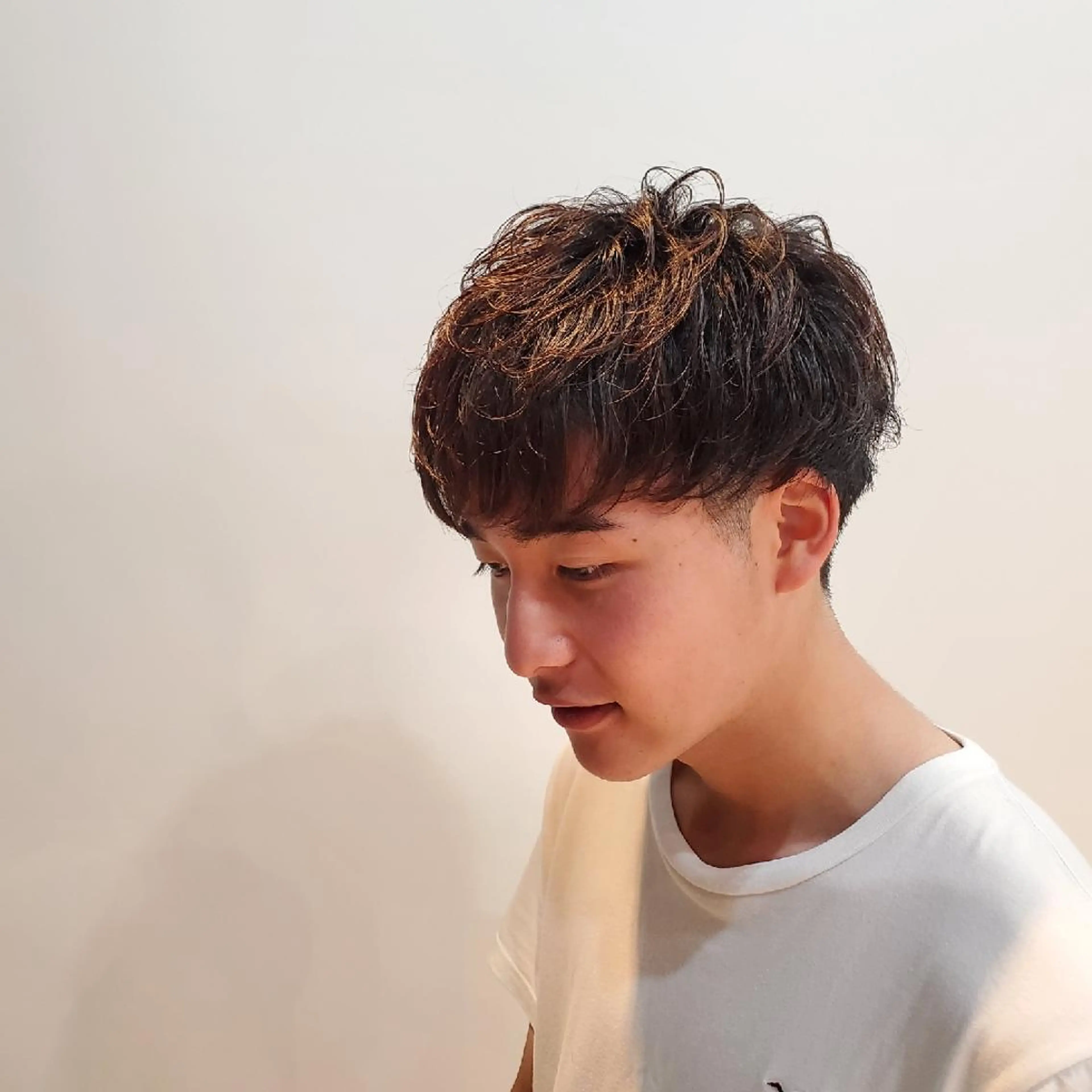 メンズ ショート パーマ カラー マッシュ ショートヘア カット パーマ メンズカット曲がる 縮毛矯正佐々木タクマのヘアスタイル