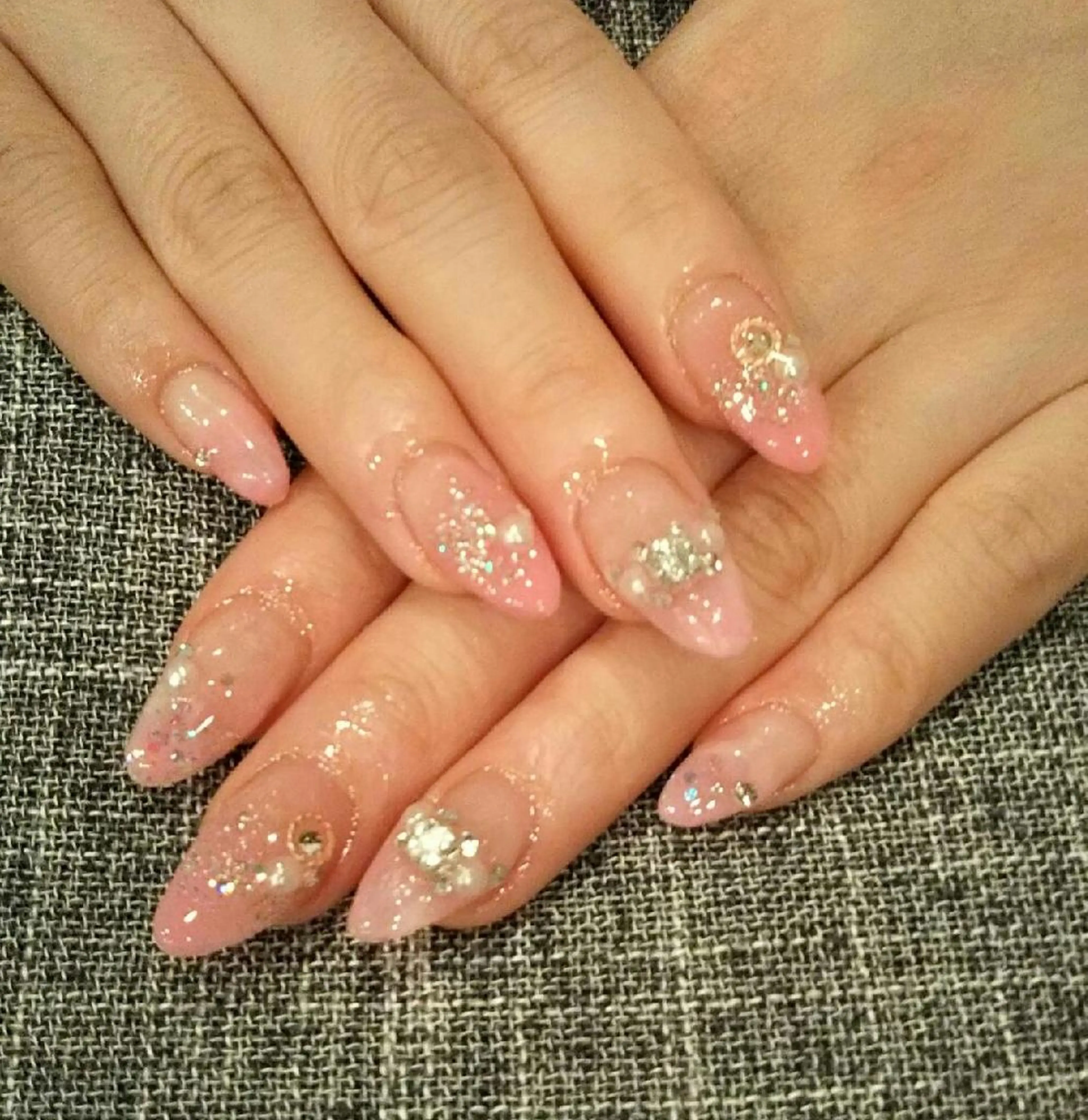 ネイル ホログラムネイル キラキラネイル ストーンネイル private salon mieのネイルデザイン