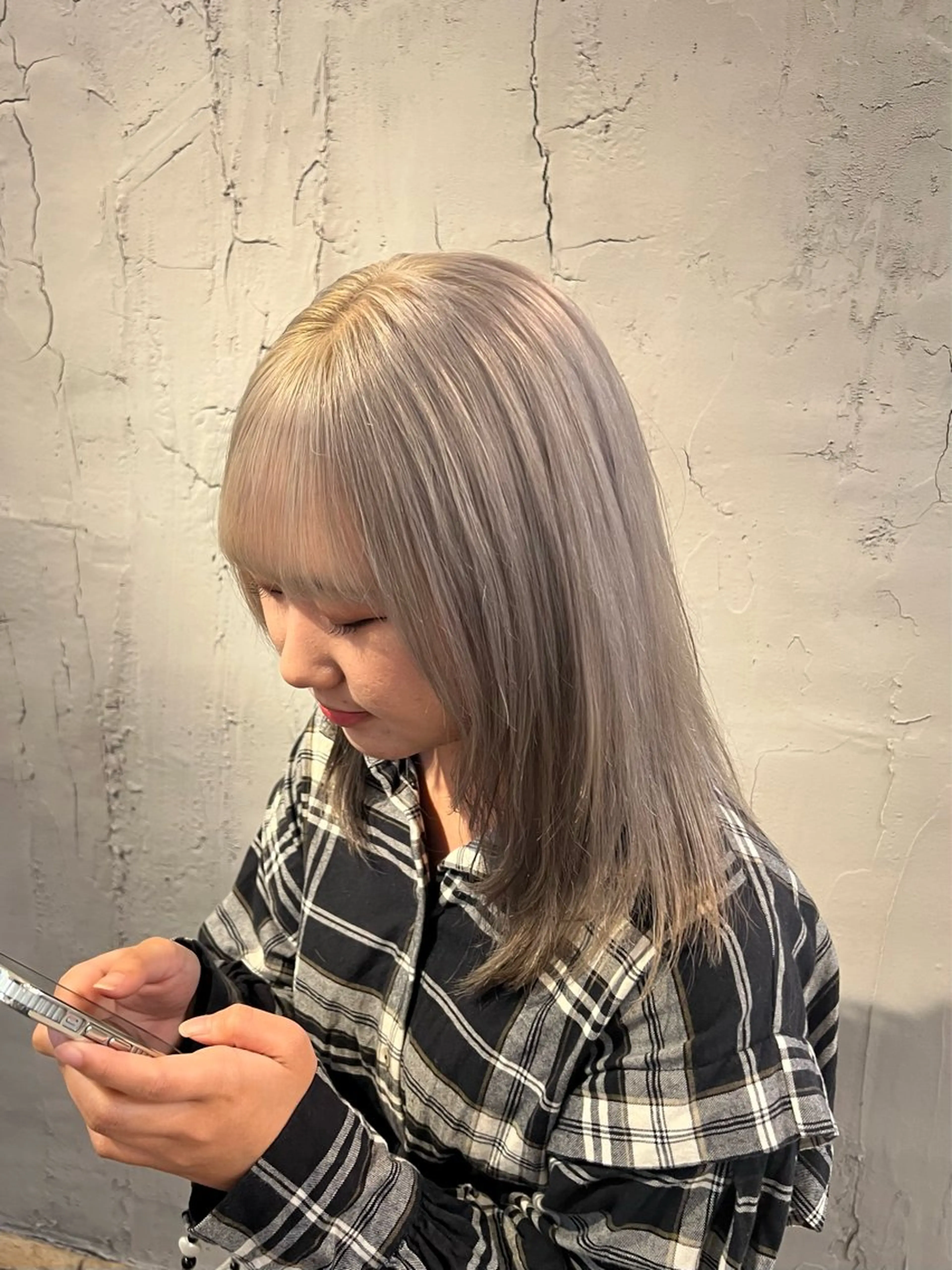 ミディアム カラー ブリーチ ブロンド シルバー ホワイトシルバー いぐちしょうた🫧 VISAGEbaskのヘアスタイル