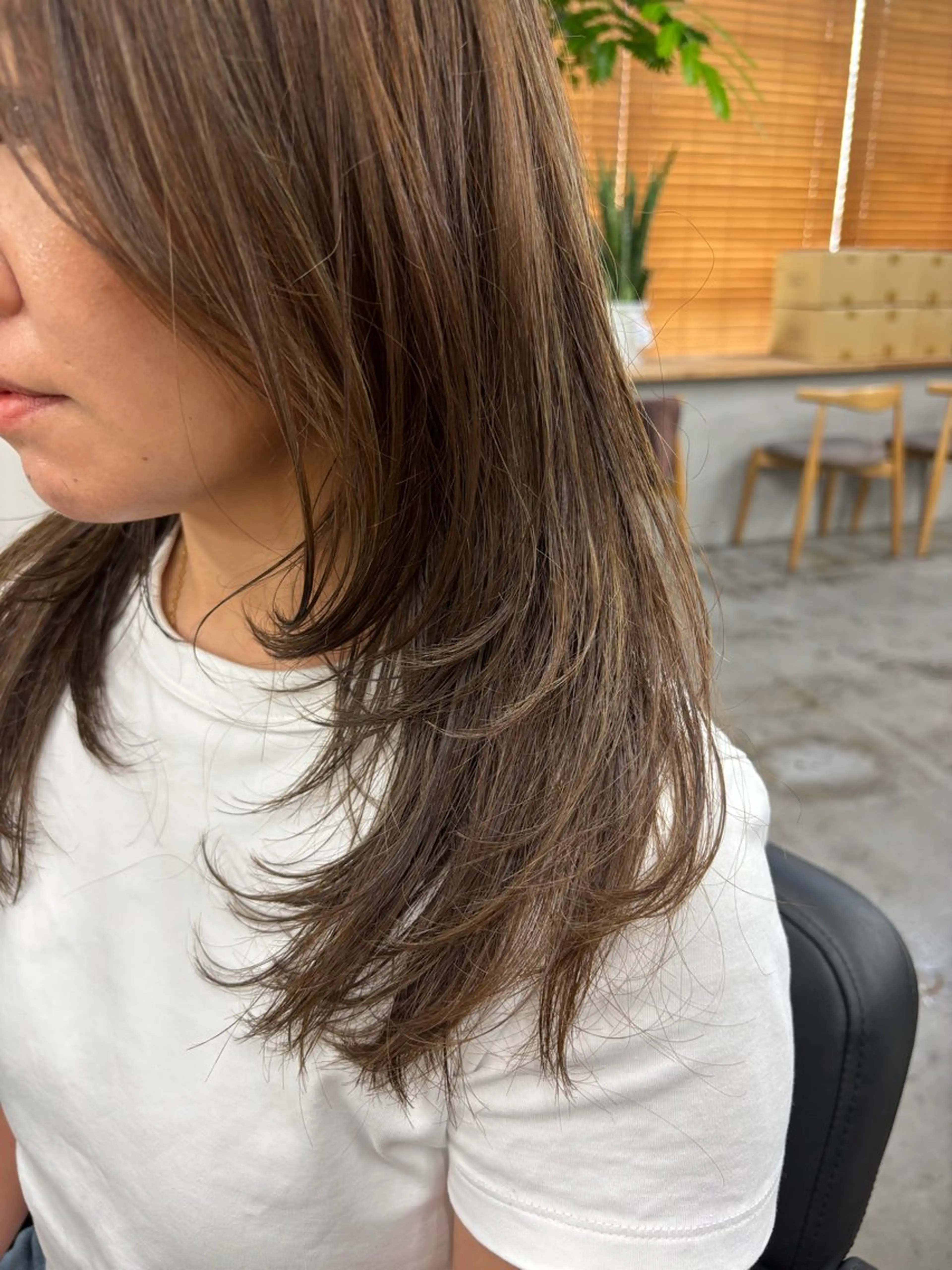 セミロング カラー mono / Manatoのヘアスタイル