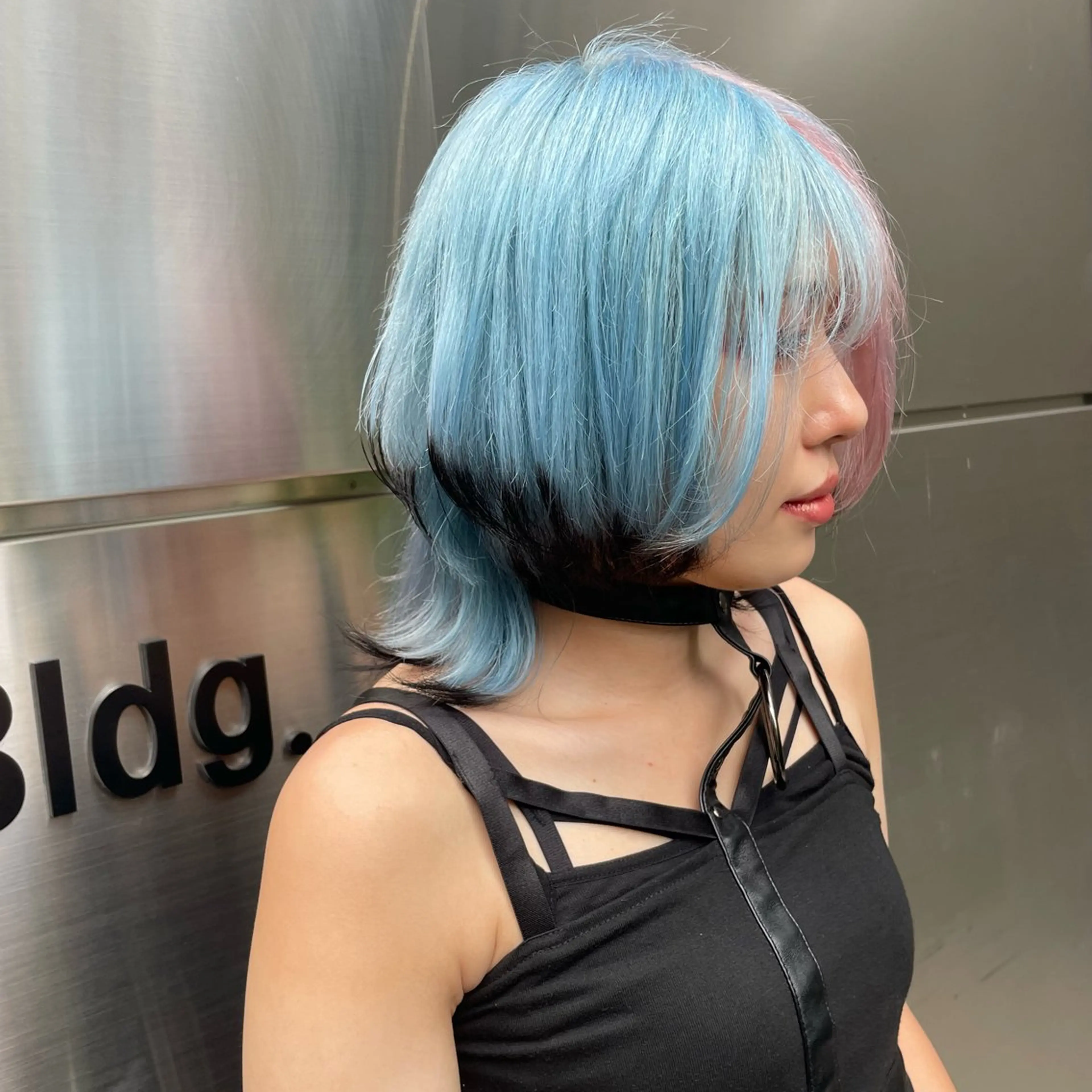 ミディアム カラー ホワイト&レイヤーカ ットエクステ長畠俊輔のヘアスタイル