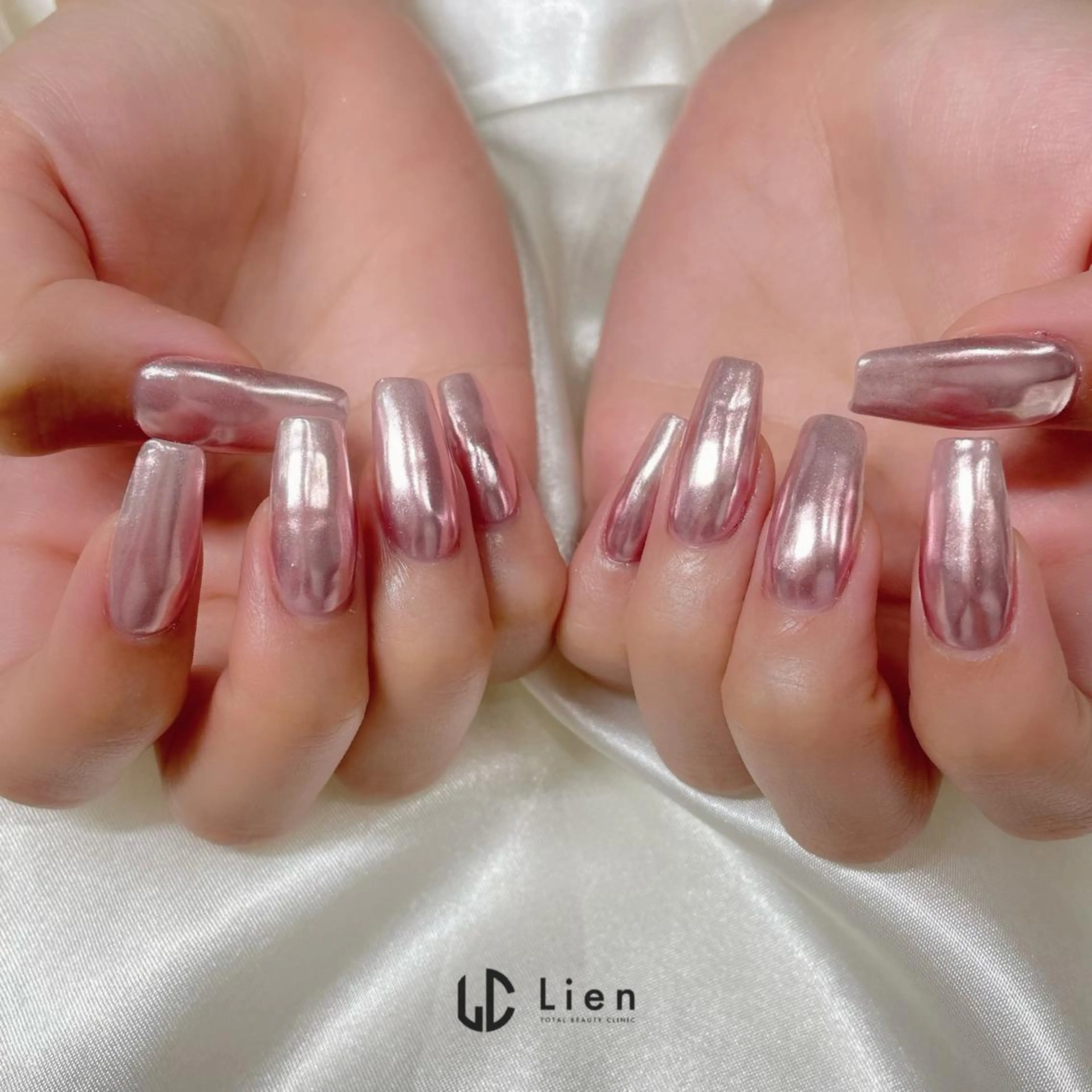 ネイル キラキラネイル 韓国ネイル ロングネイル ミラーネイル ニュアンスネイル 山田 真里のネイルデザイン