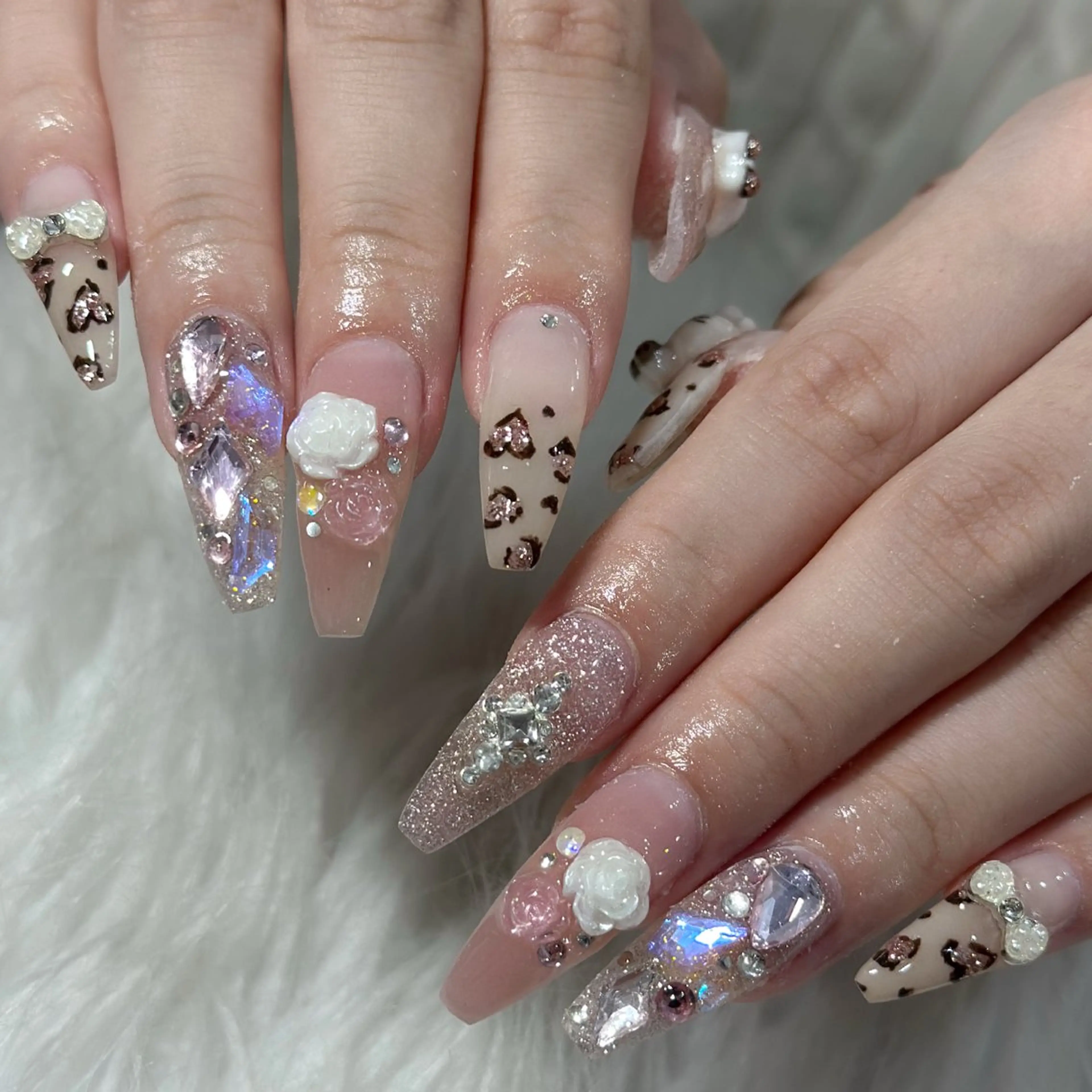 ネイル ハンドネイル フットネイル LAVISH nanamiのネイルデザイン