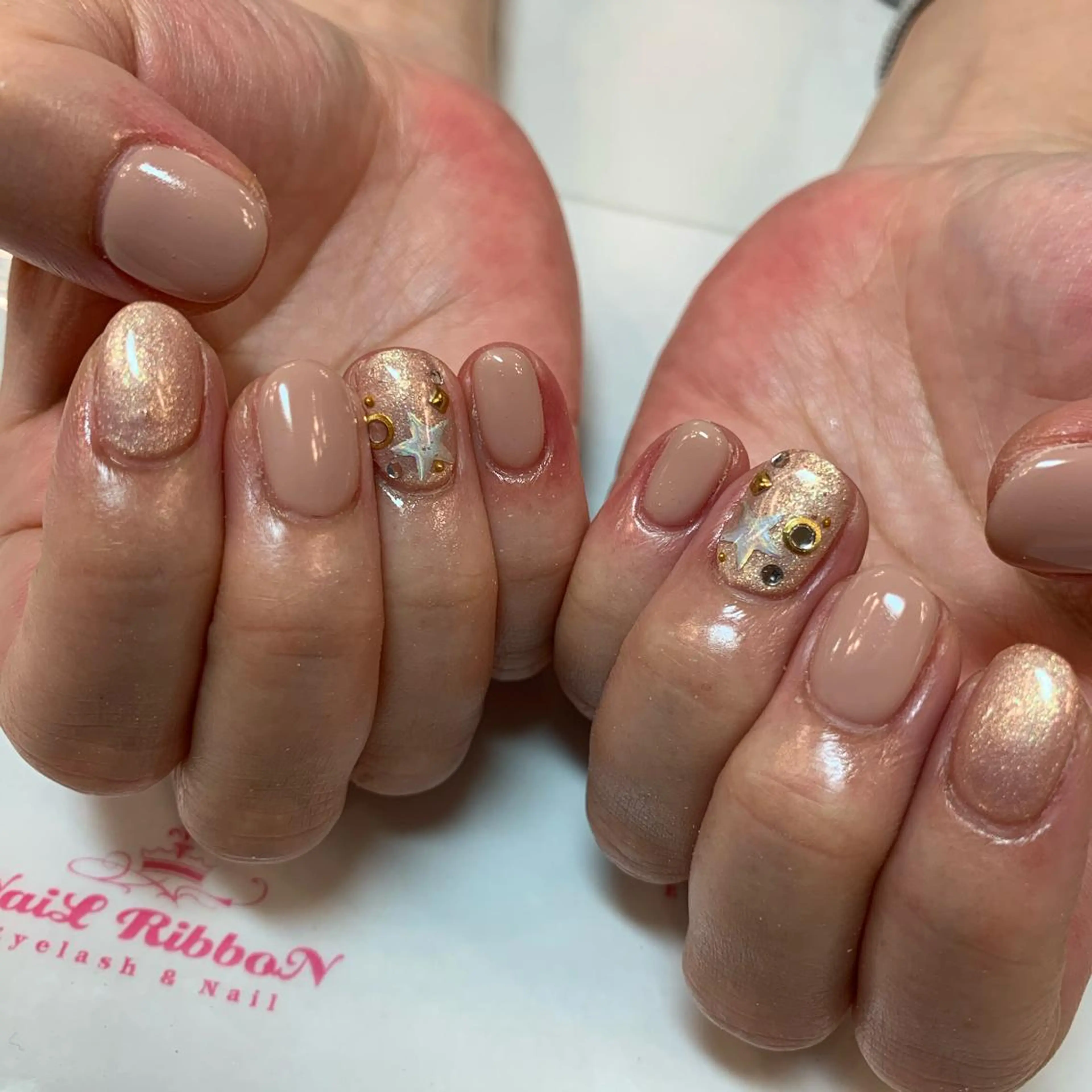 ネイル ネイルリボン 受付スタッフのネイルデザイン