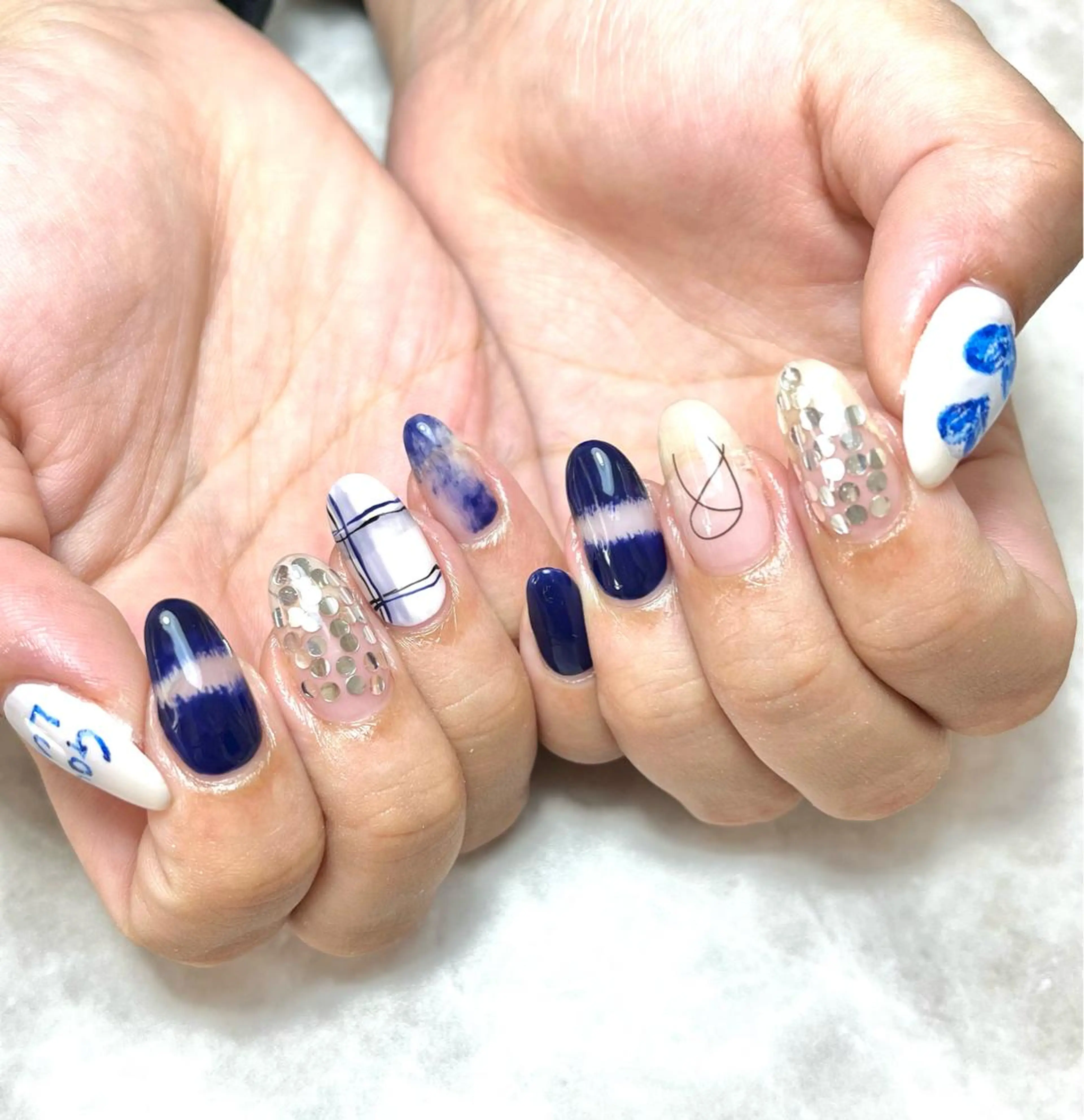 ネイル ジェルネイル ガーリー キラキラネイル 韓国ネイル オフィスネイル ハンドネイル nails' it...のネイルデザイン