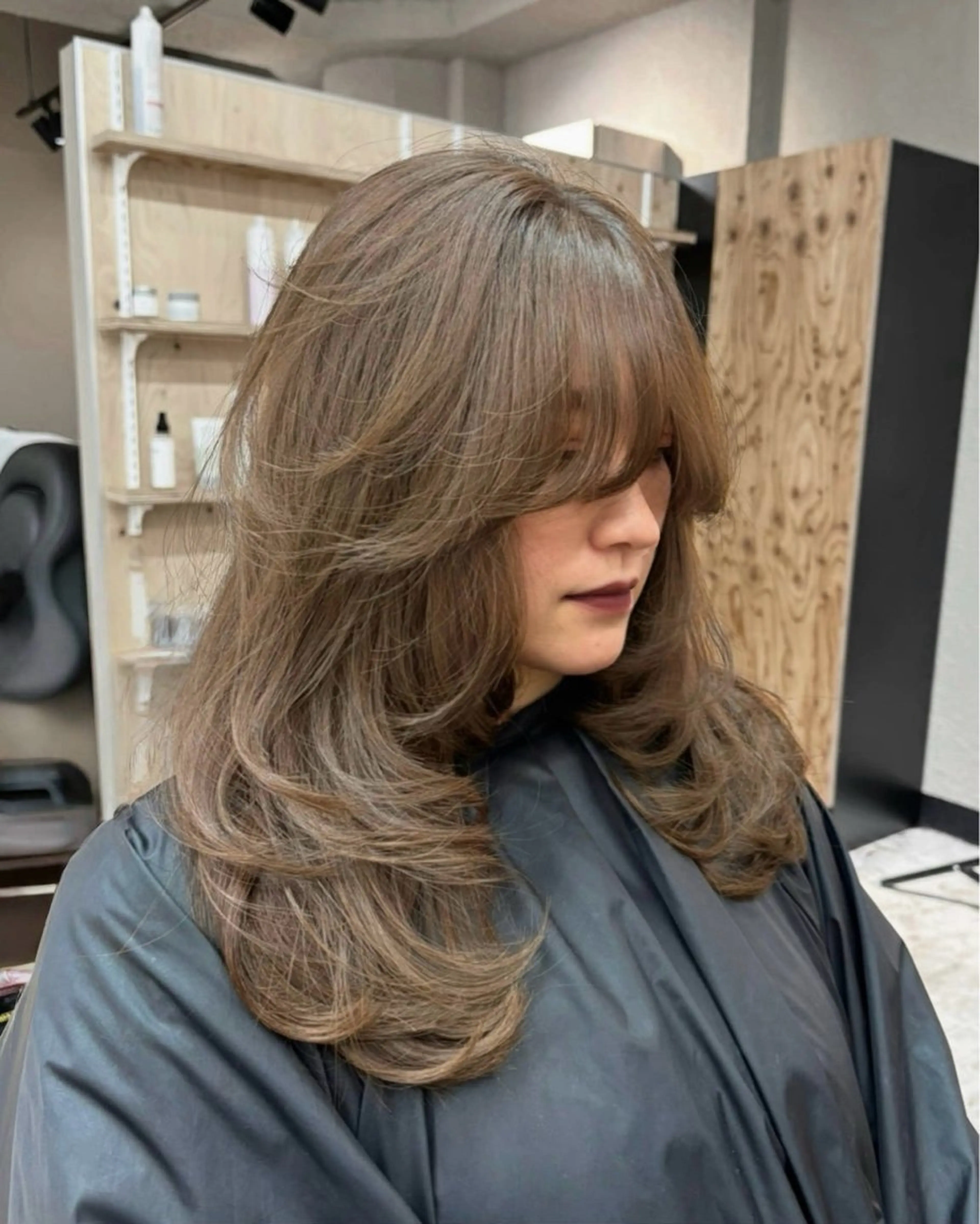 セミロング karin🪩海外風 バタフライカットのヘアスタイル