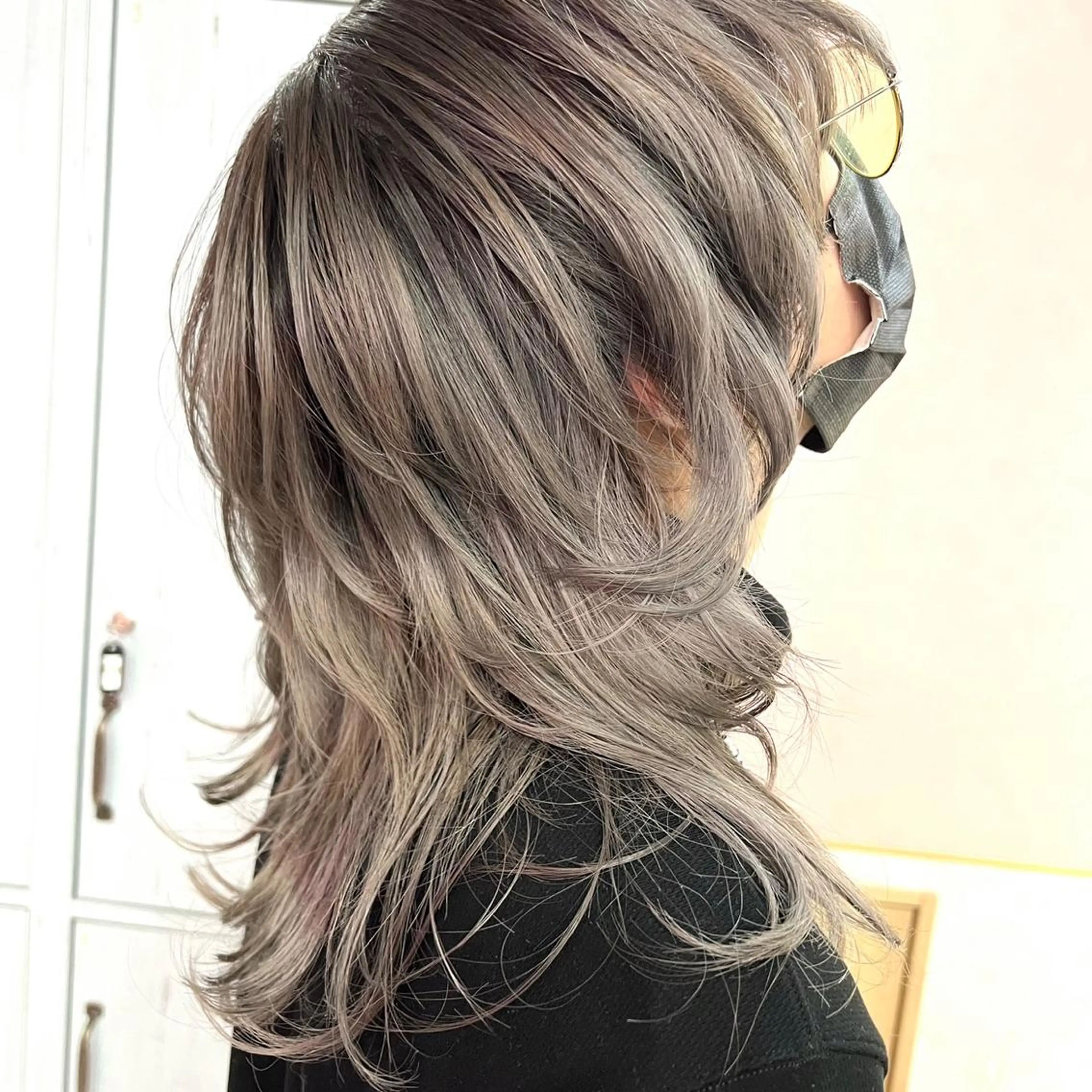 ロング カラー パーマ ヘアアレンジ メンズ メンズブリーチ メンズ韓国風 メンズパーマ メンズウルフカット ブリーチ 🪼個性、雰囲気🪼 ⛈オカダ🎧のヘアスタイル