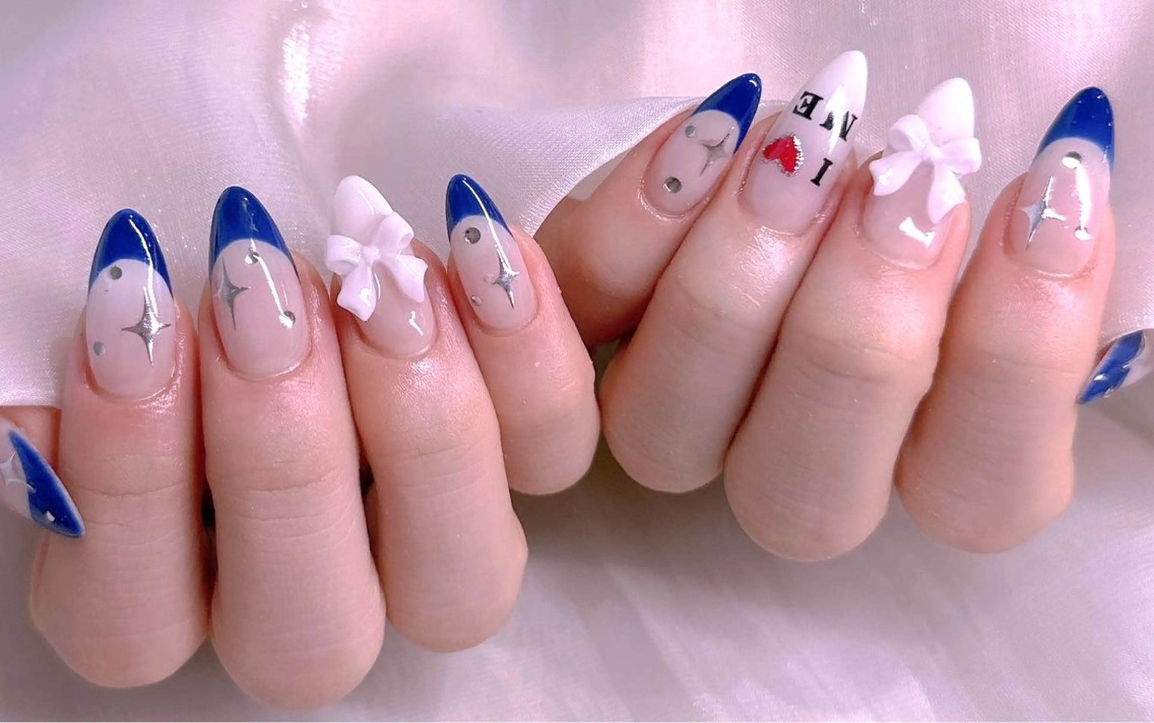 ネイル ブルー クリアネイル フレンチネイル リボン 美爪パラジェル導入店 Sunnilyのネイルデザイン