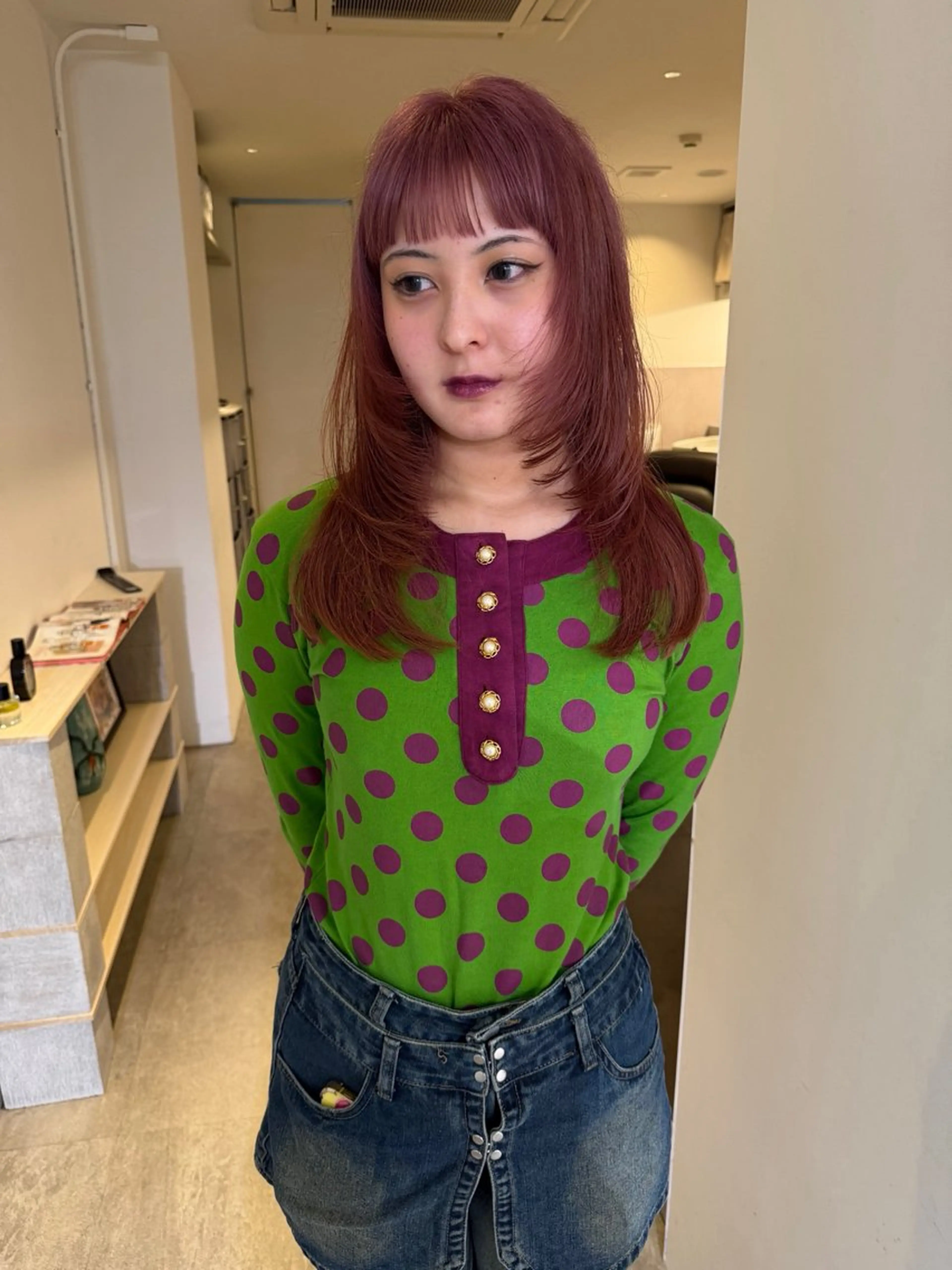 セミロング カラー ベージュカラー ブリーチ ブロンド ケアブリーチ デザインカラー カット ヘアカラー トリートメント MIU/ルーツカラー 顔まわりレイヤーのヘアスタイル