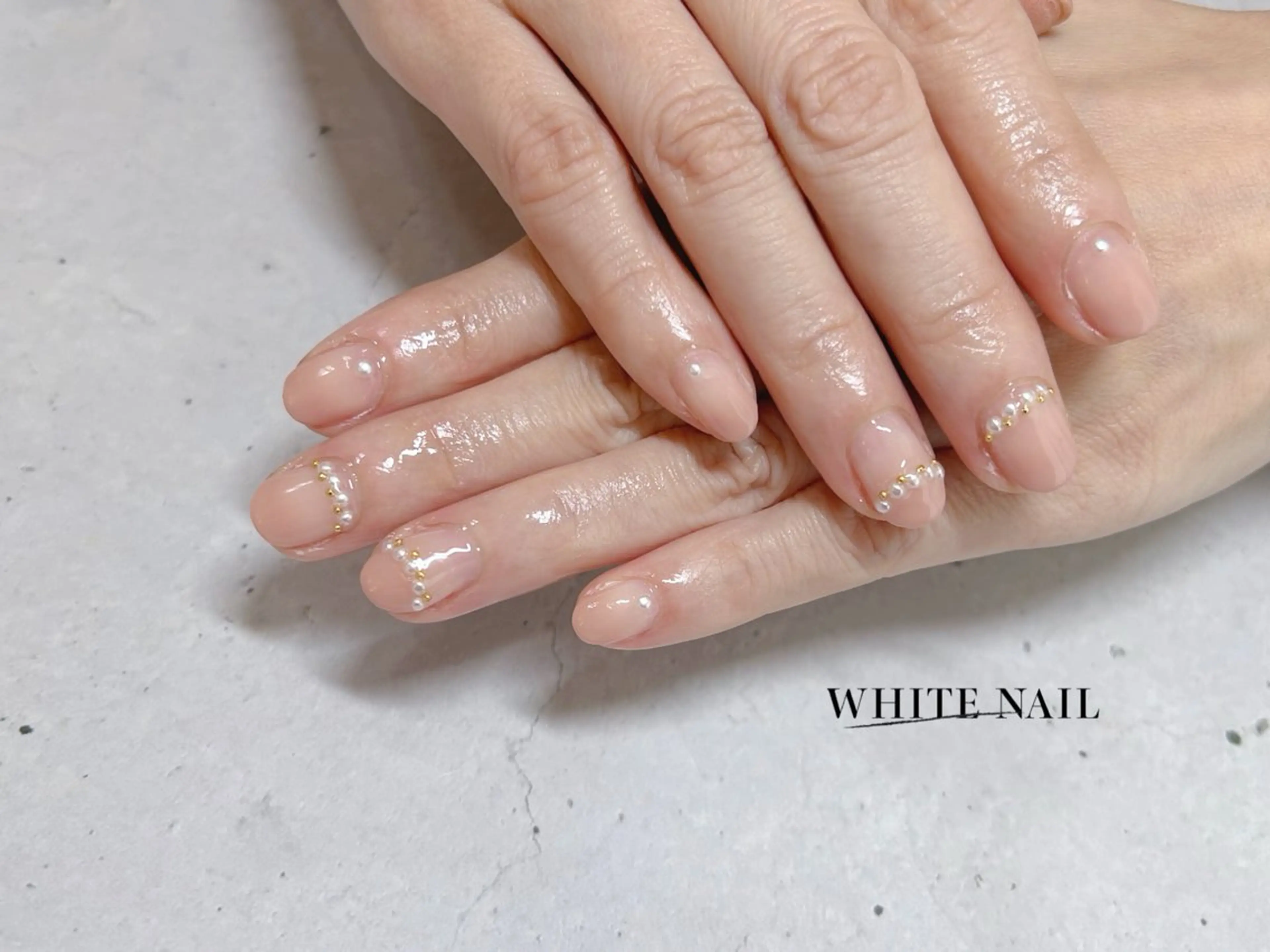 ネイル シンプルネイル ハンドネイル WHITE NAIL ホワイトネイルのネイルデザイン