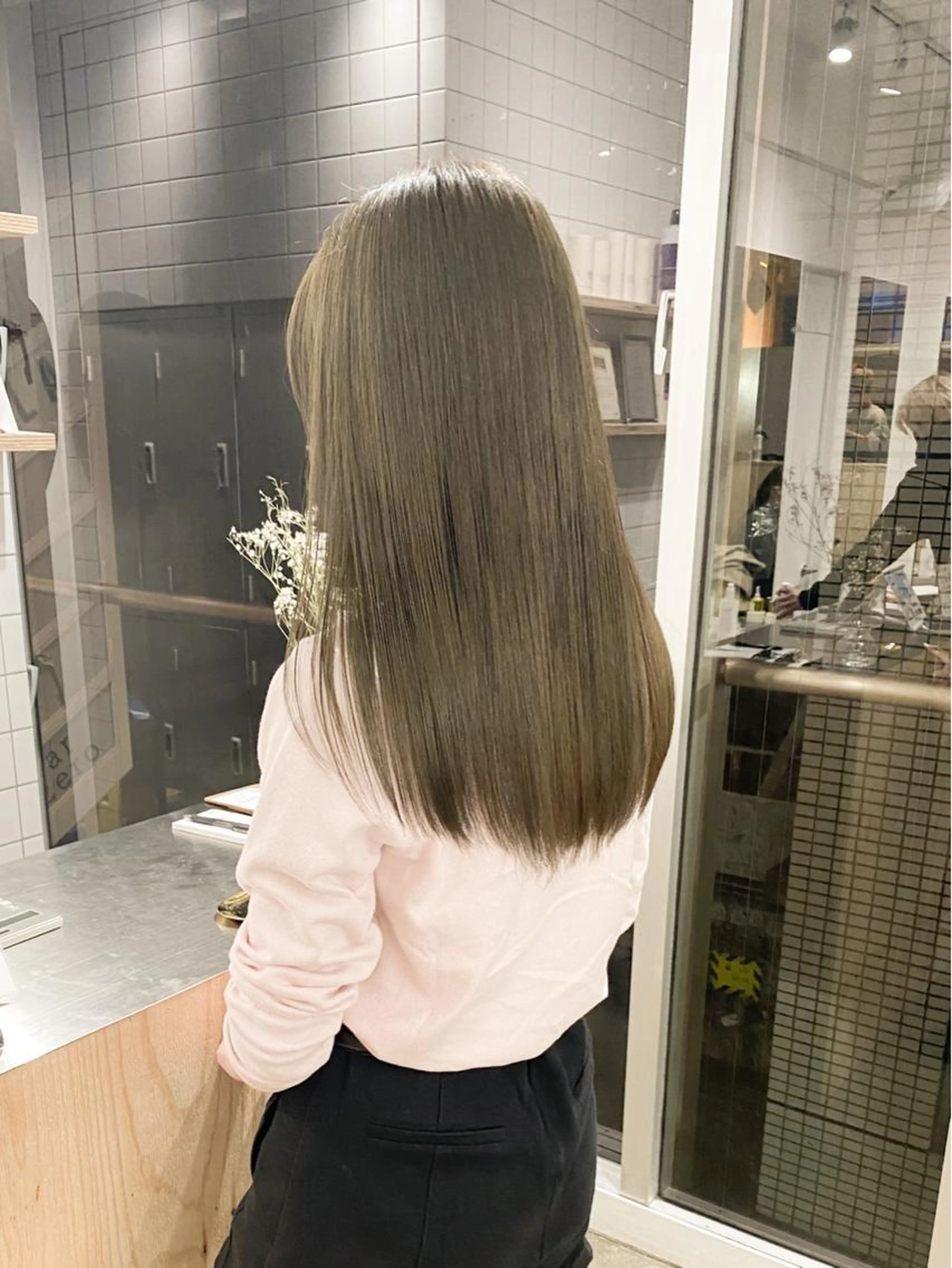 【カーキベージュ、オリーブベージュ】前髪カット➕カラー➕最高級ワンステップトリートメント&コテ巻きの写真