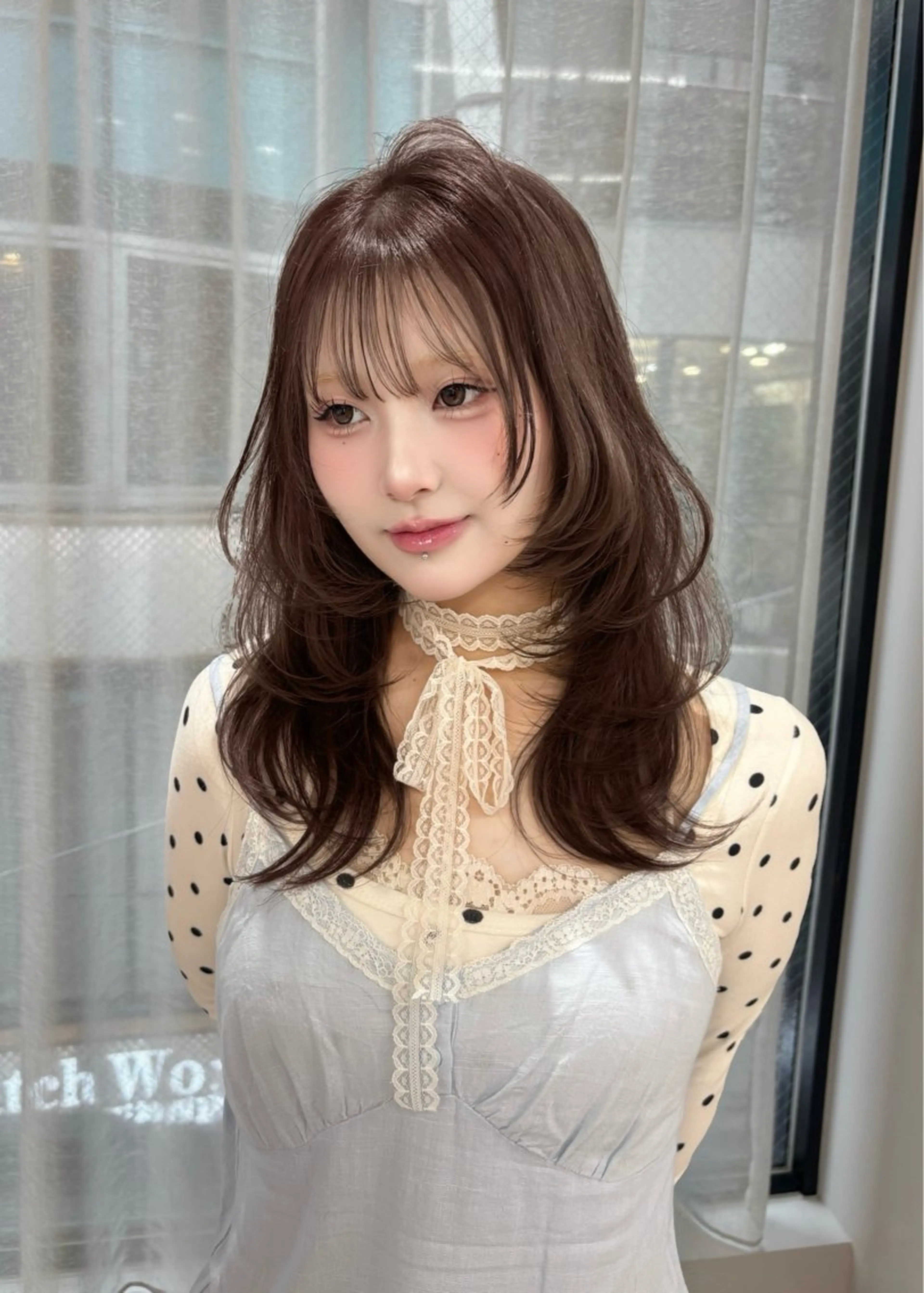 ミディアム カラー ミディアムレイヤー ベージュカラー 透明感カラー ヘーゼル レイヤーカット 遠田 彩那のヘアスタイル