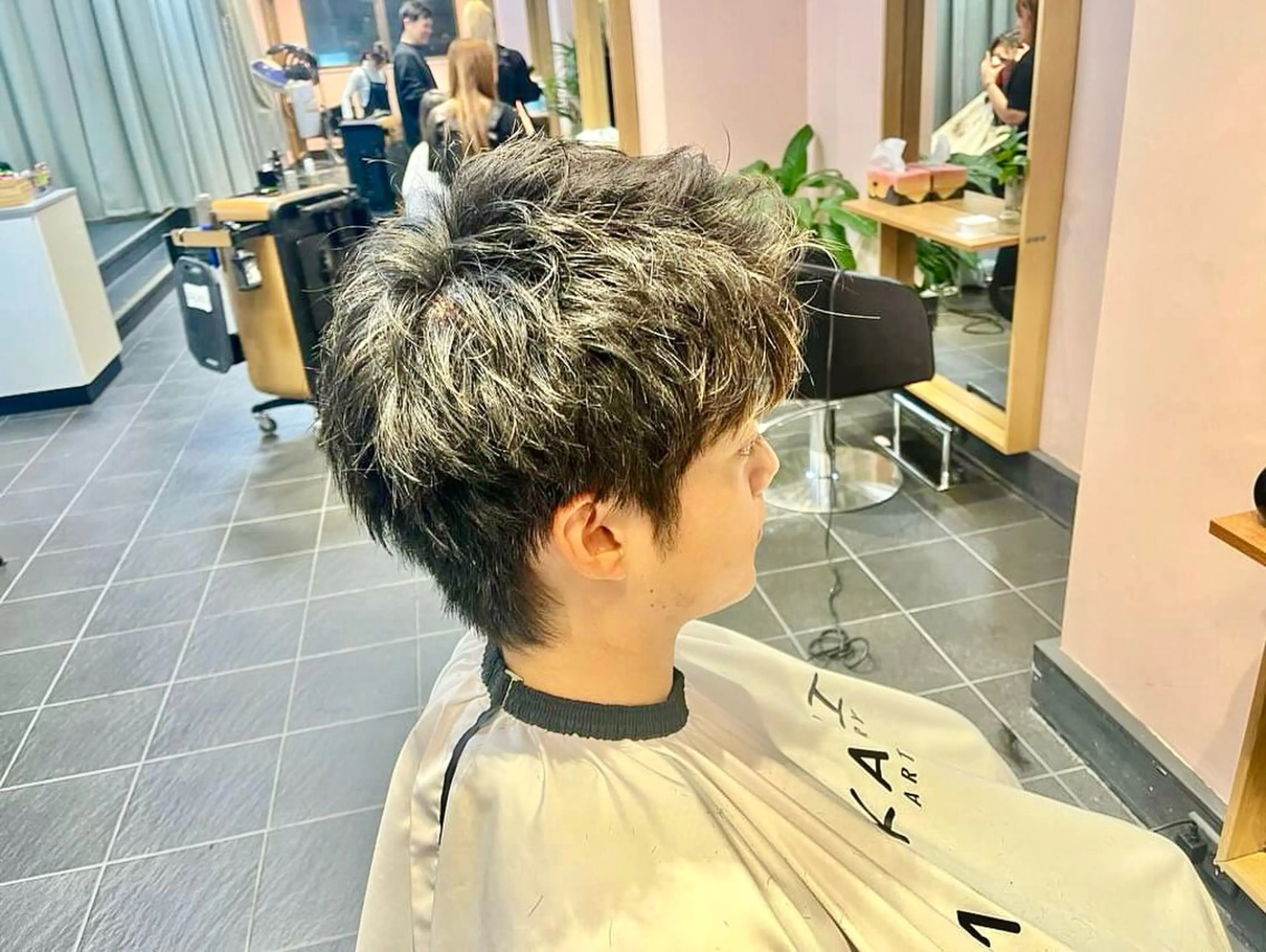 ショート カット ヘアカラー BLEACH 🟥 PERM 天神🏆のヘアスタイル