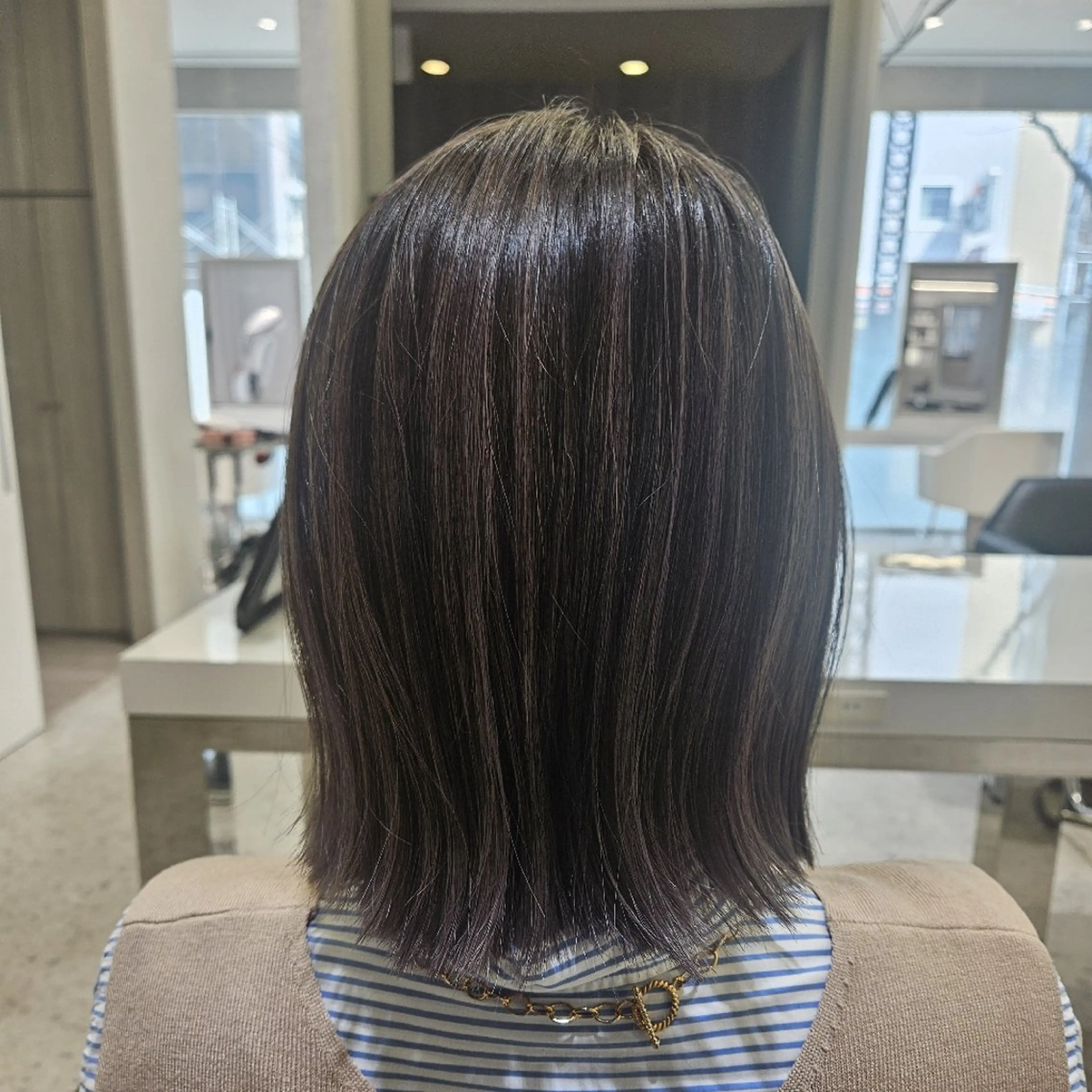 ショート 切りっぱなしボブ ボブ ハイライト ヘアカラー 竹内 実咲のヘアスタイル