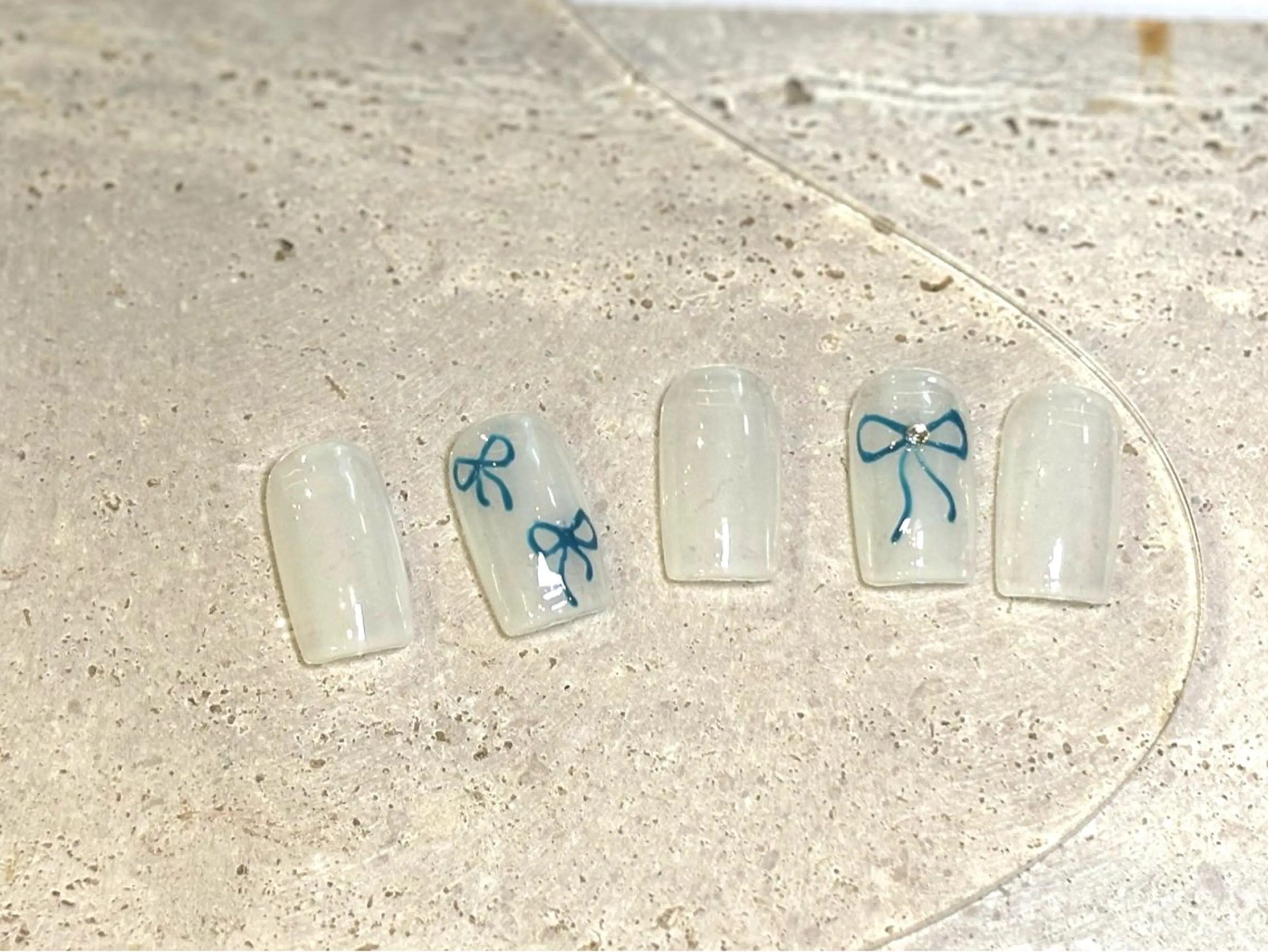 ネイル リボン ハンドネイル 秋山 香穂のネイルデザイン