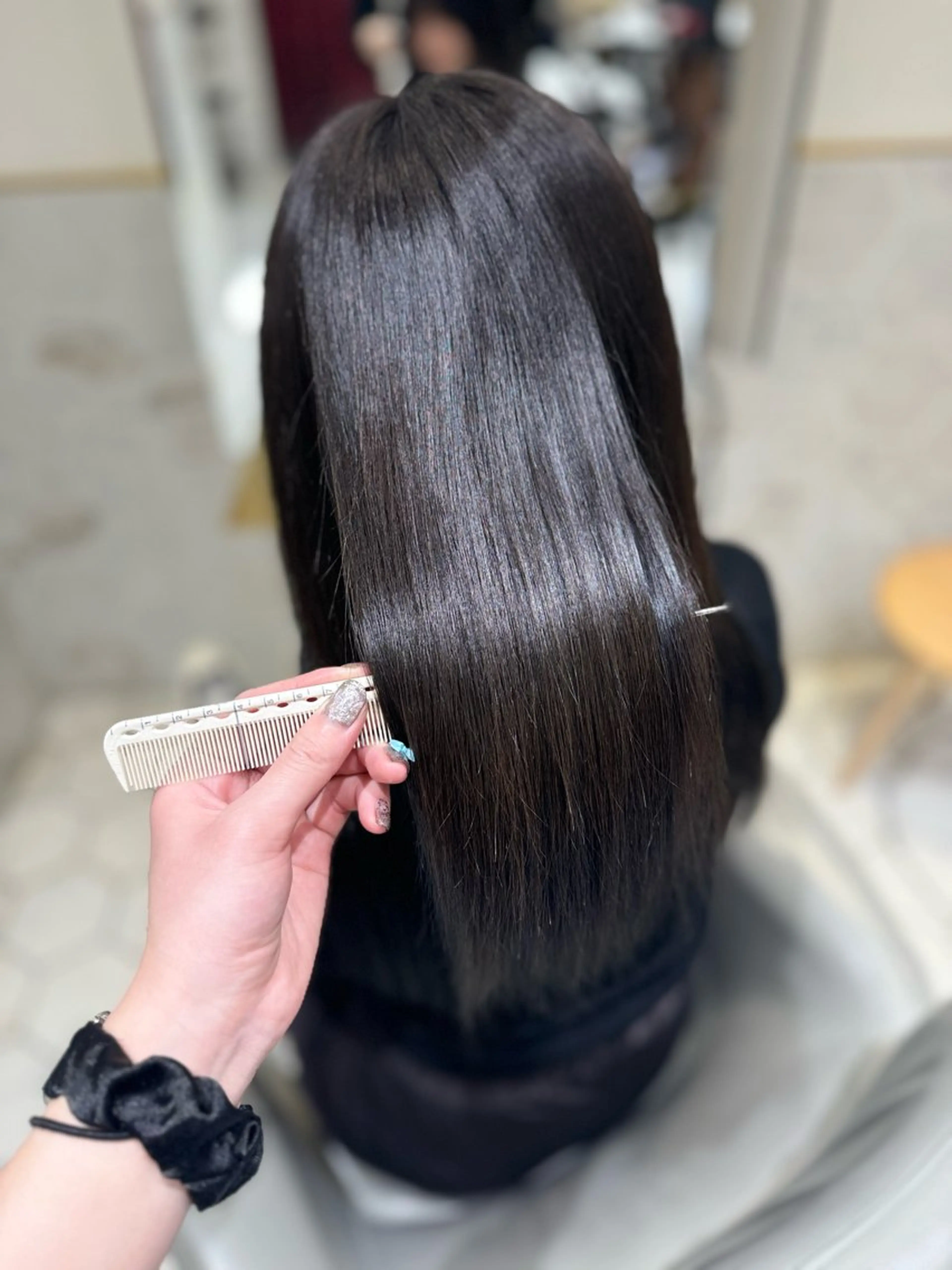 ロング カラー オリーブグレー costes 今井芽依のヘアスタイル