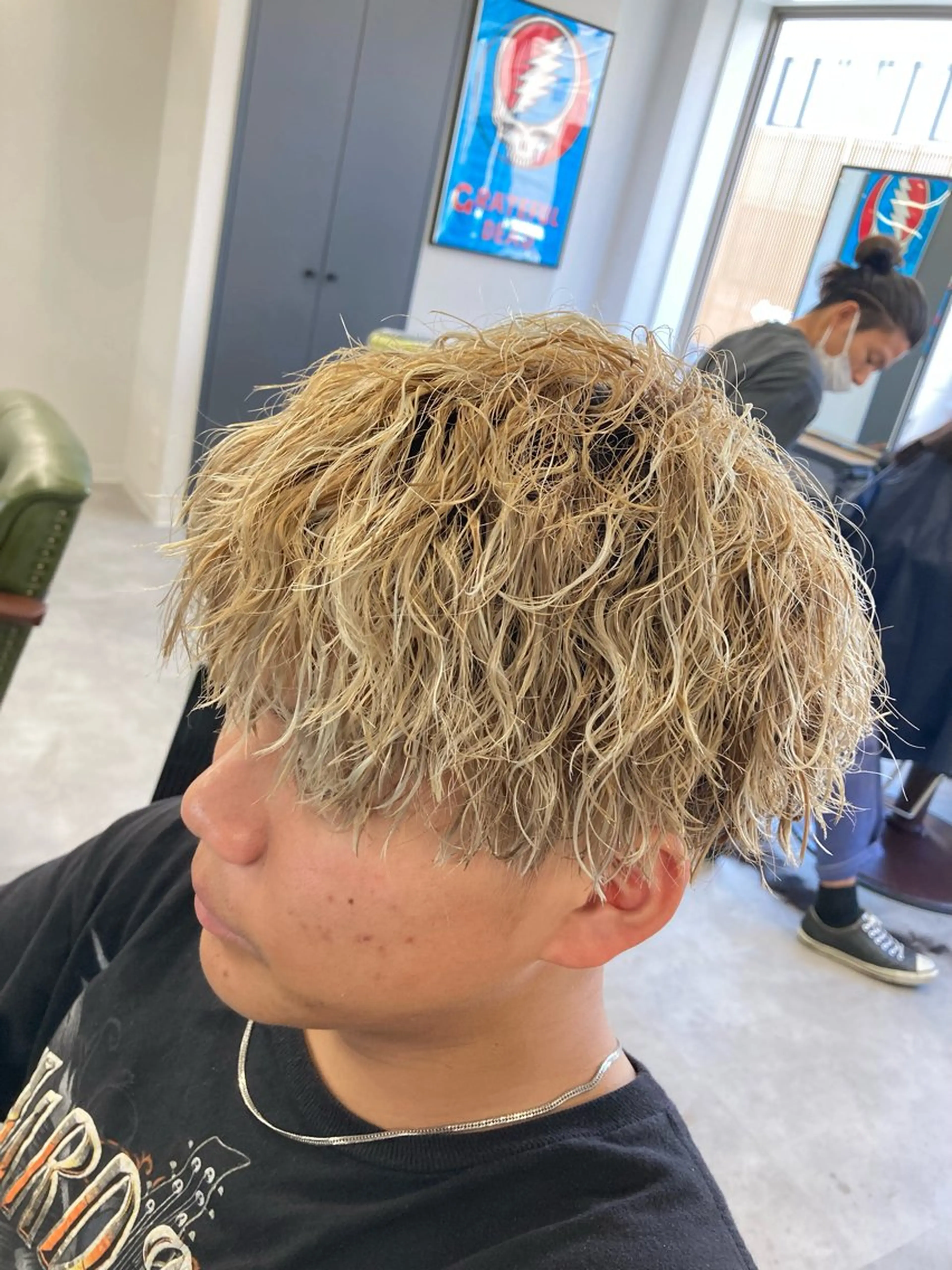 パーマ メンズ メンズブリーチ メンズパーマ ツイストスパイラルパーマ スパイラルパーマ SHAFT Ieiriのヘアスタイル