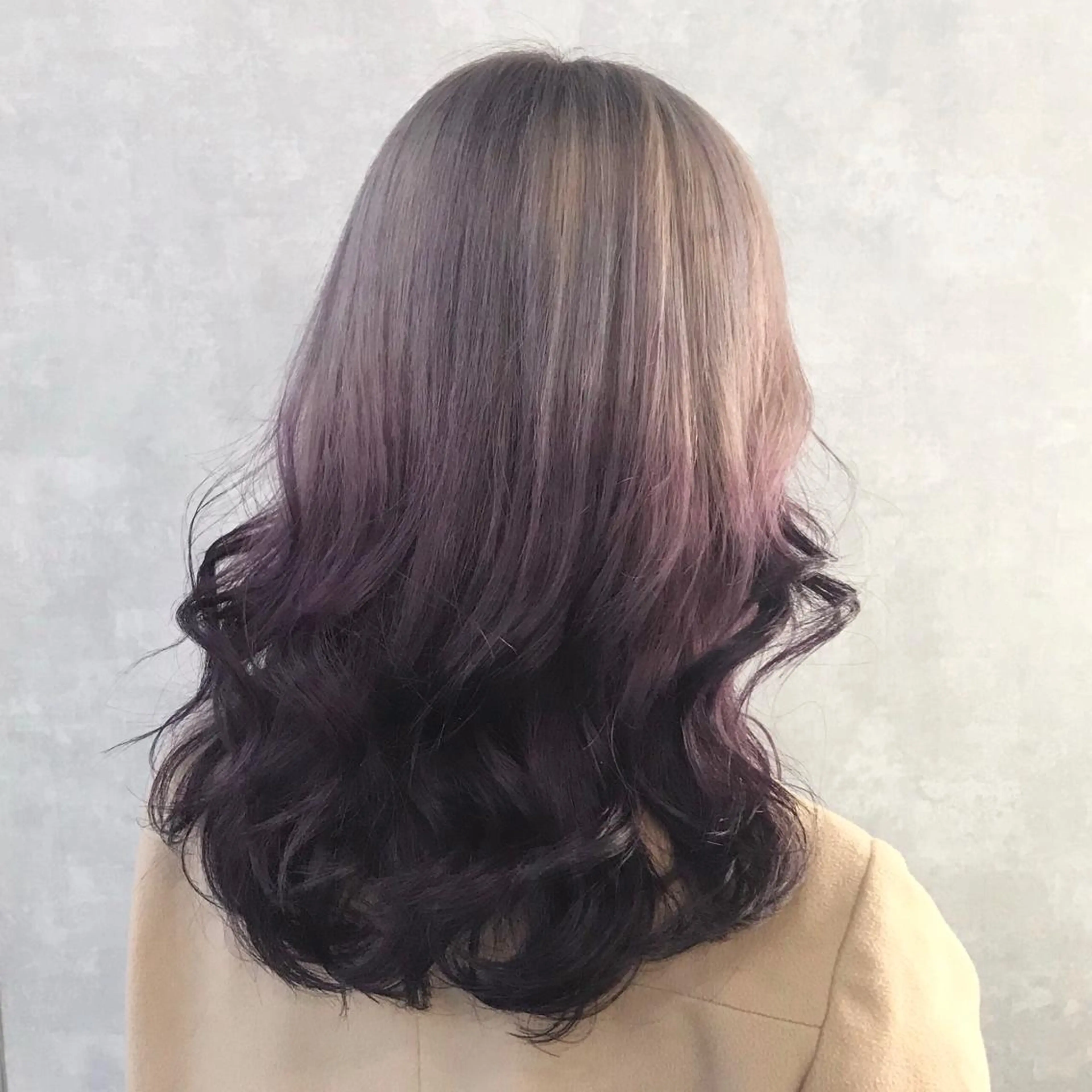 ロング カラー アッシュ アッシュグレー アッシュグレージュ ブリーチ グラデーションカラー K-POP好き美容師 🇰🇷Kai.Yのヘアスタイル